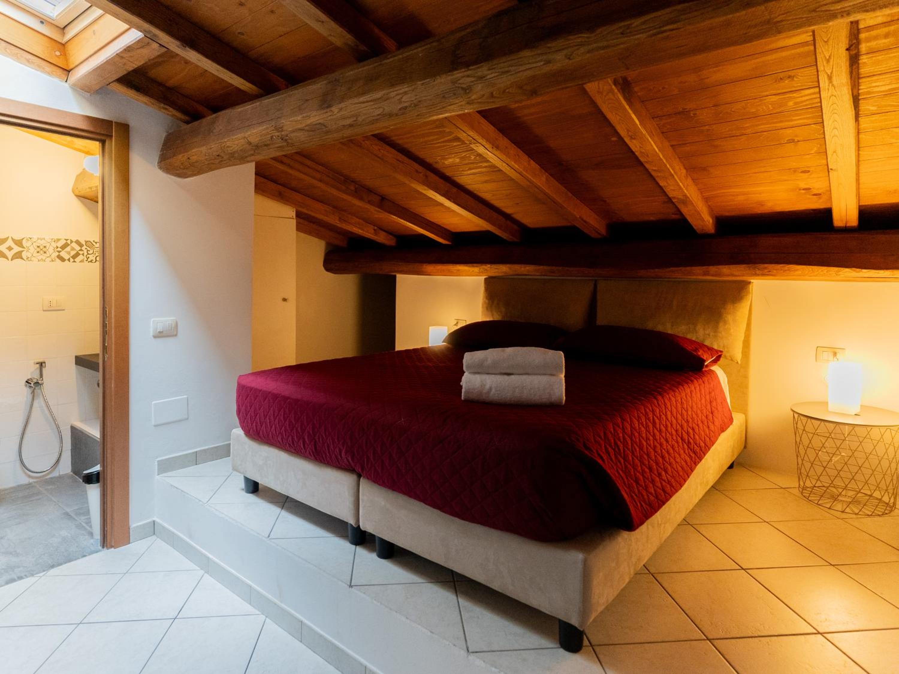 Apartment - Split Level photo 2