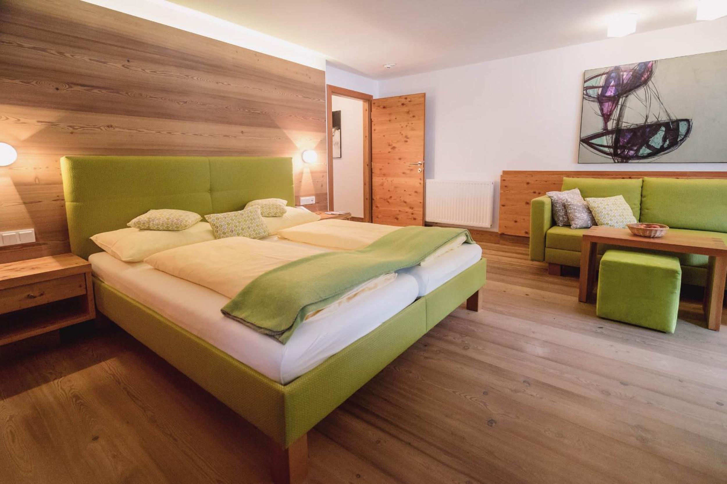Junior Suite with Balcony - Photo 4