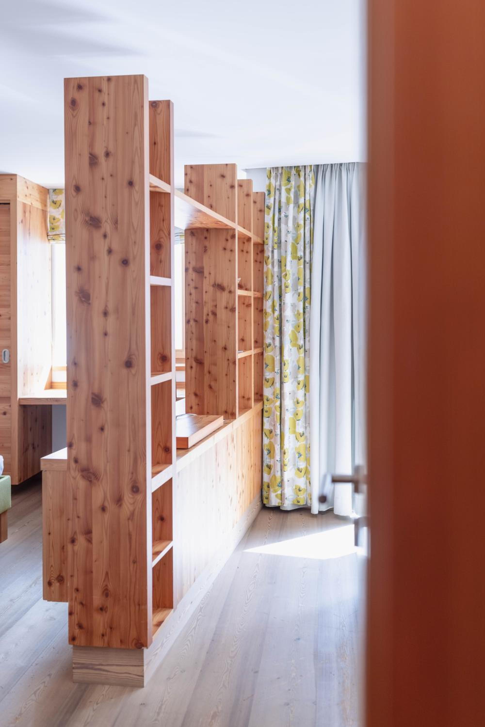 Junior Suite with Balcony - Photo 5