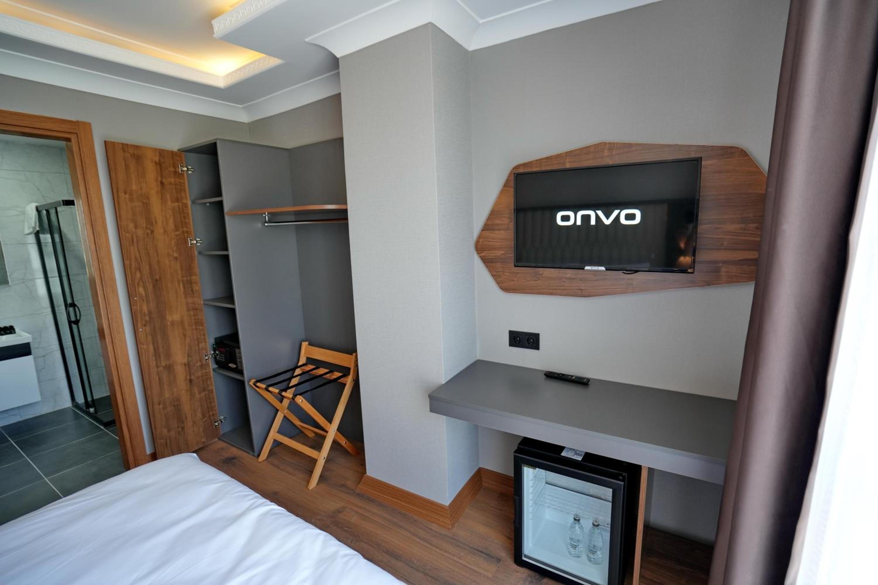 Deluxe Double Room with Balcony - Photo 6