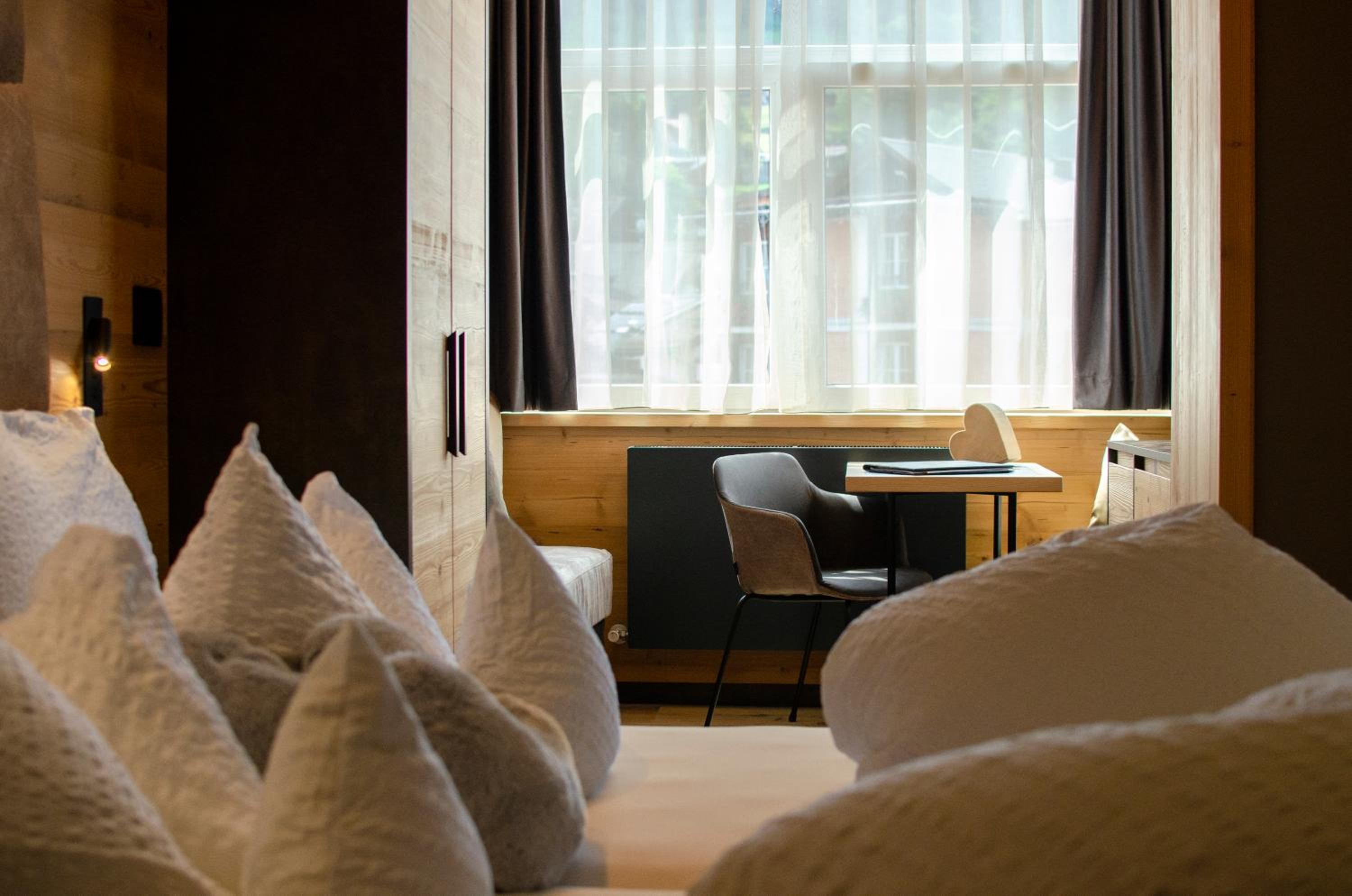 Superior Suite - Photo 16
