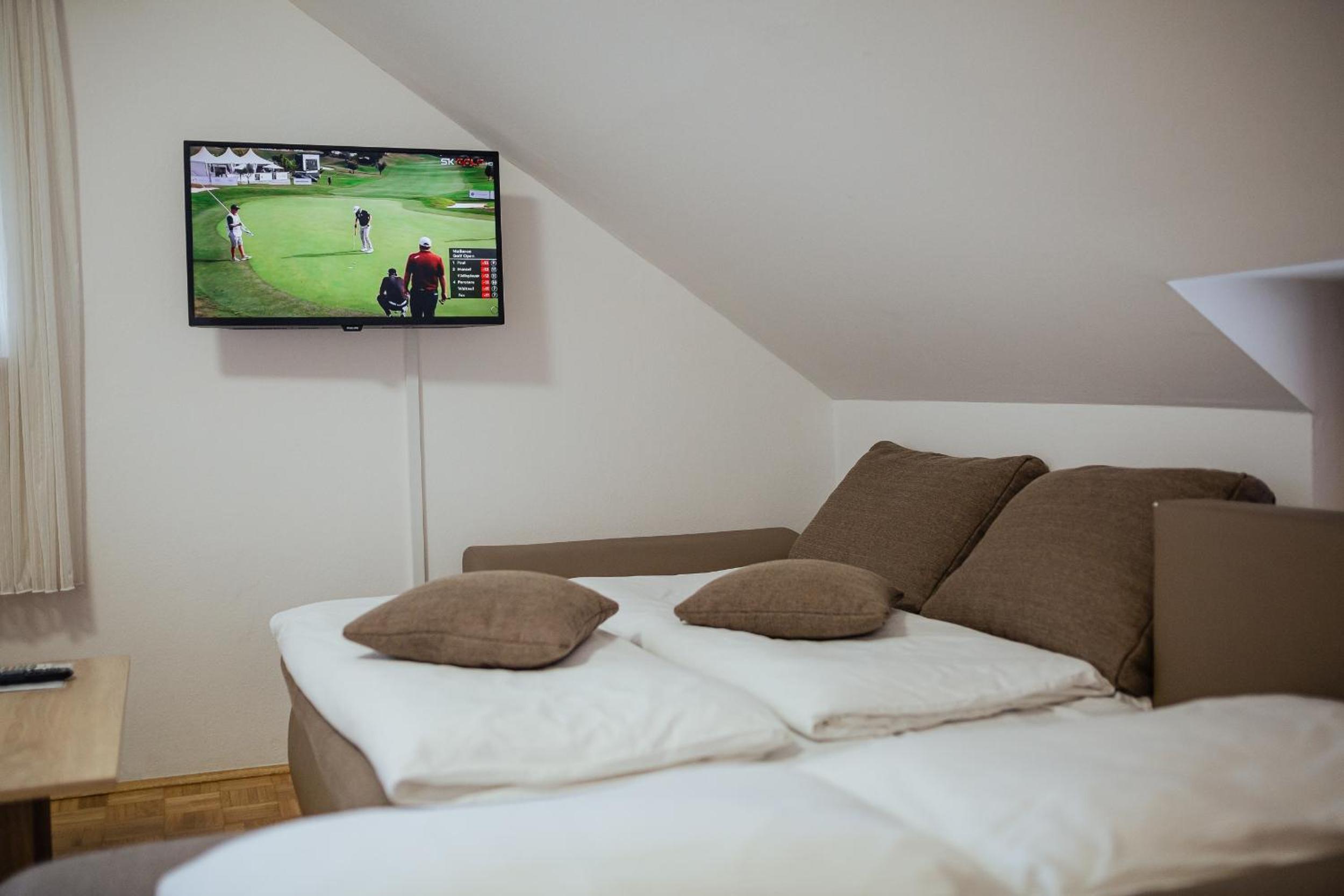 Studio Apartment - Photo 1