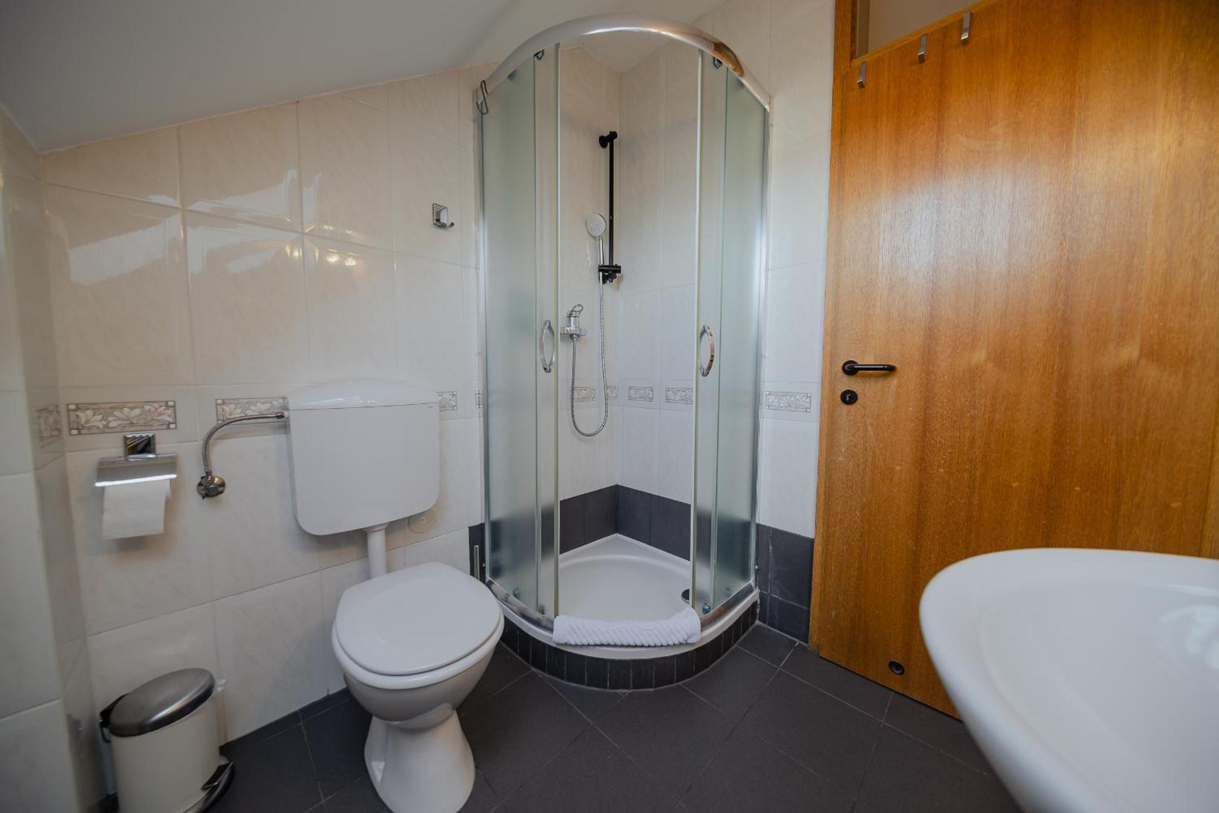Studio Apartment - Photo 12