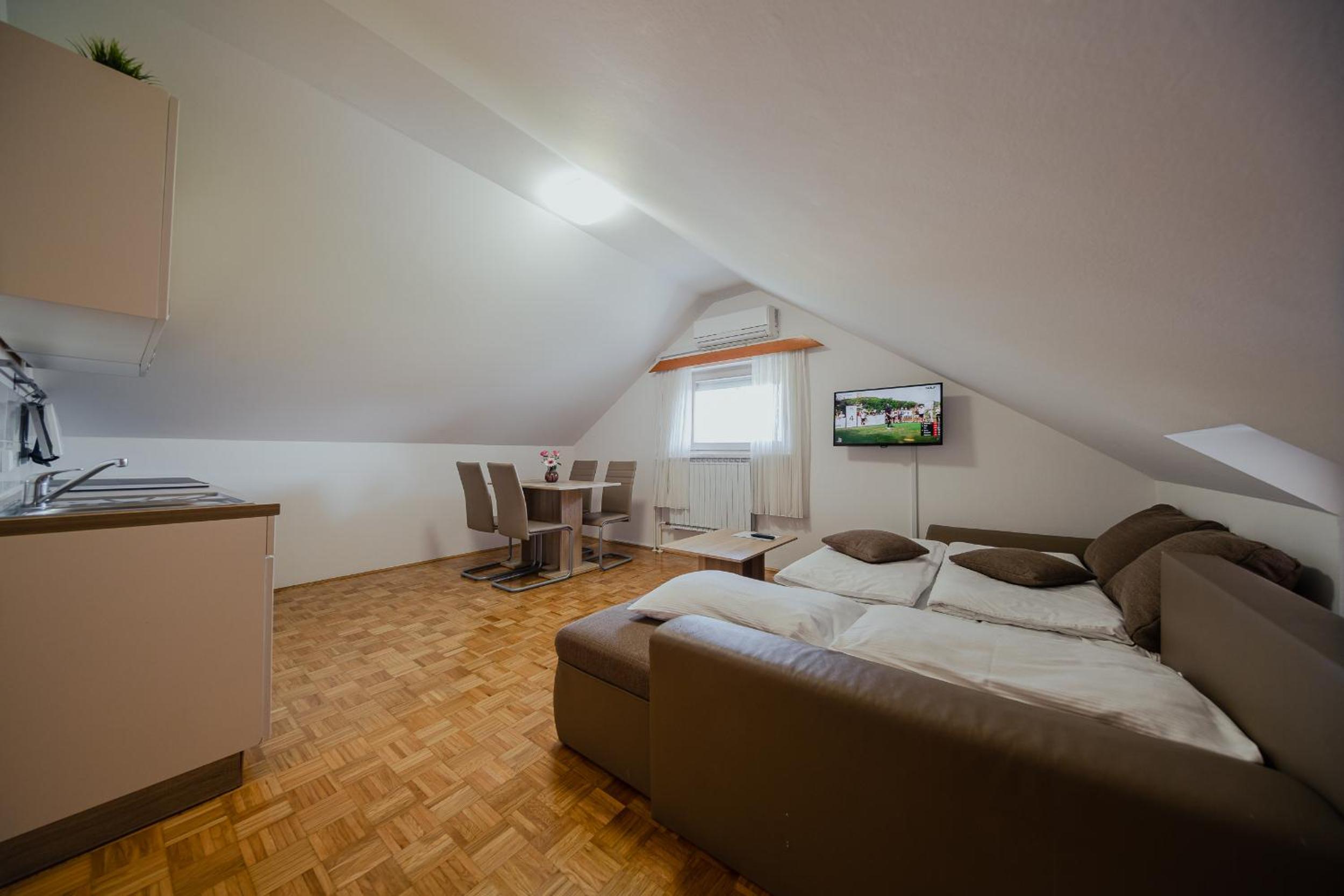 Studio Apartment - Photo 8