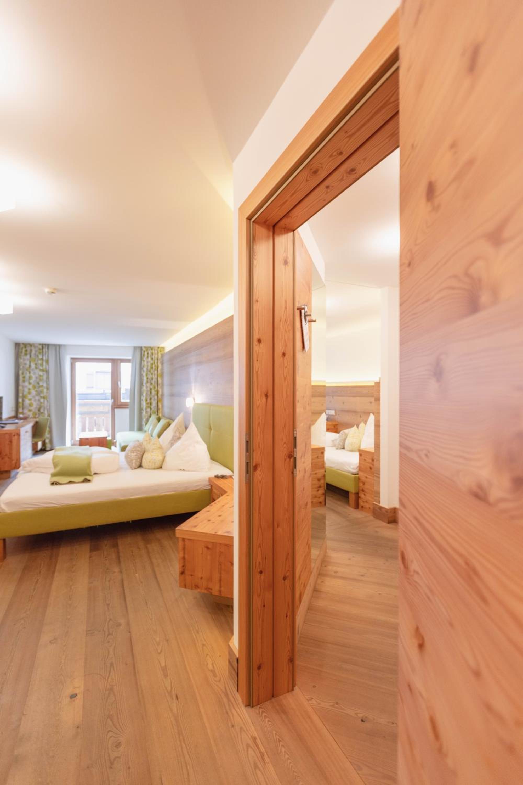 One-Bedroom Suite - Photo 2