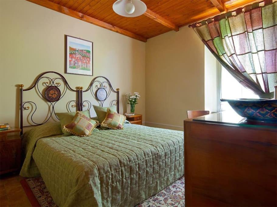 Eight-Bedroom House photo 3