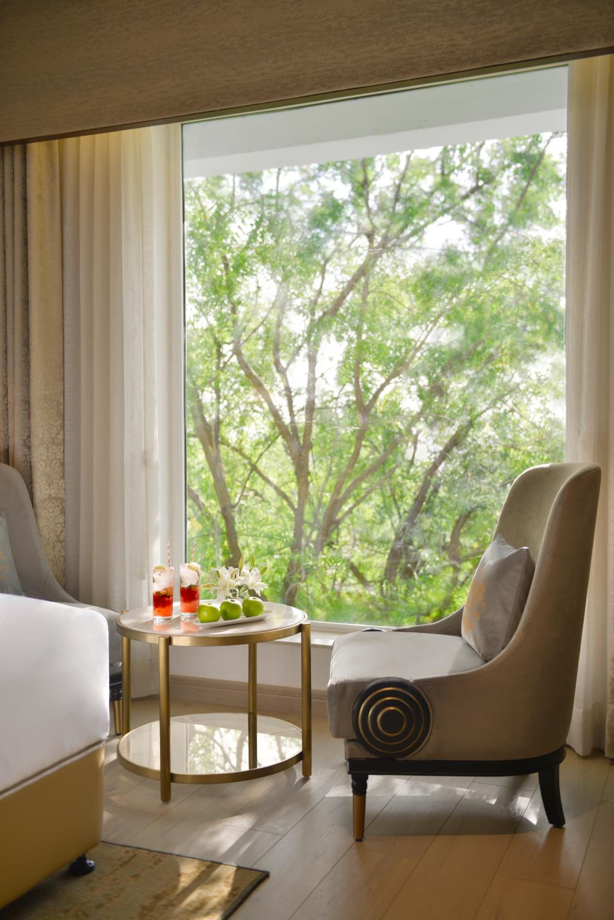 Deluxe King Room - Photo 3