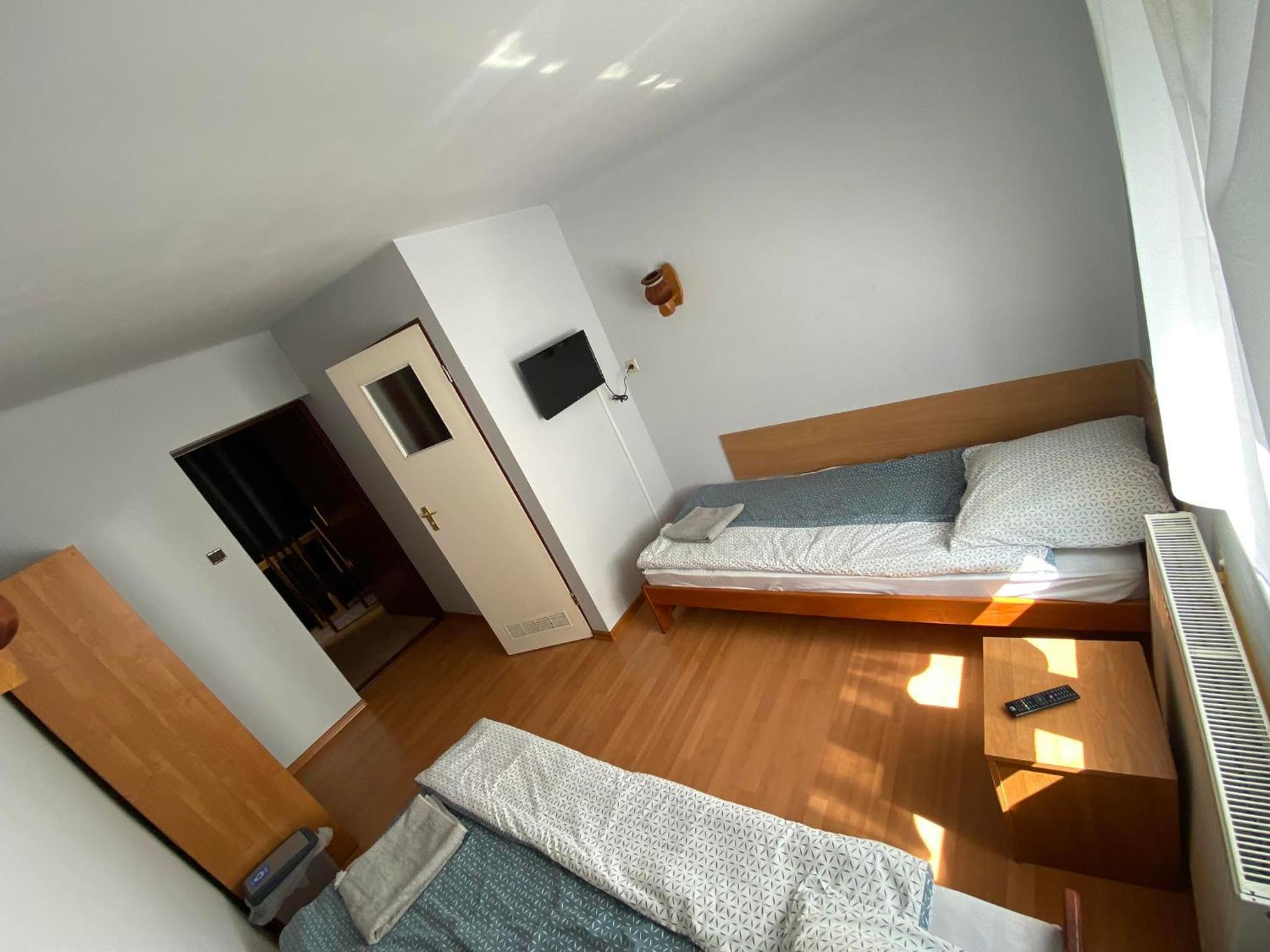 Small Twin Room photo 1