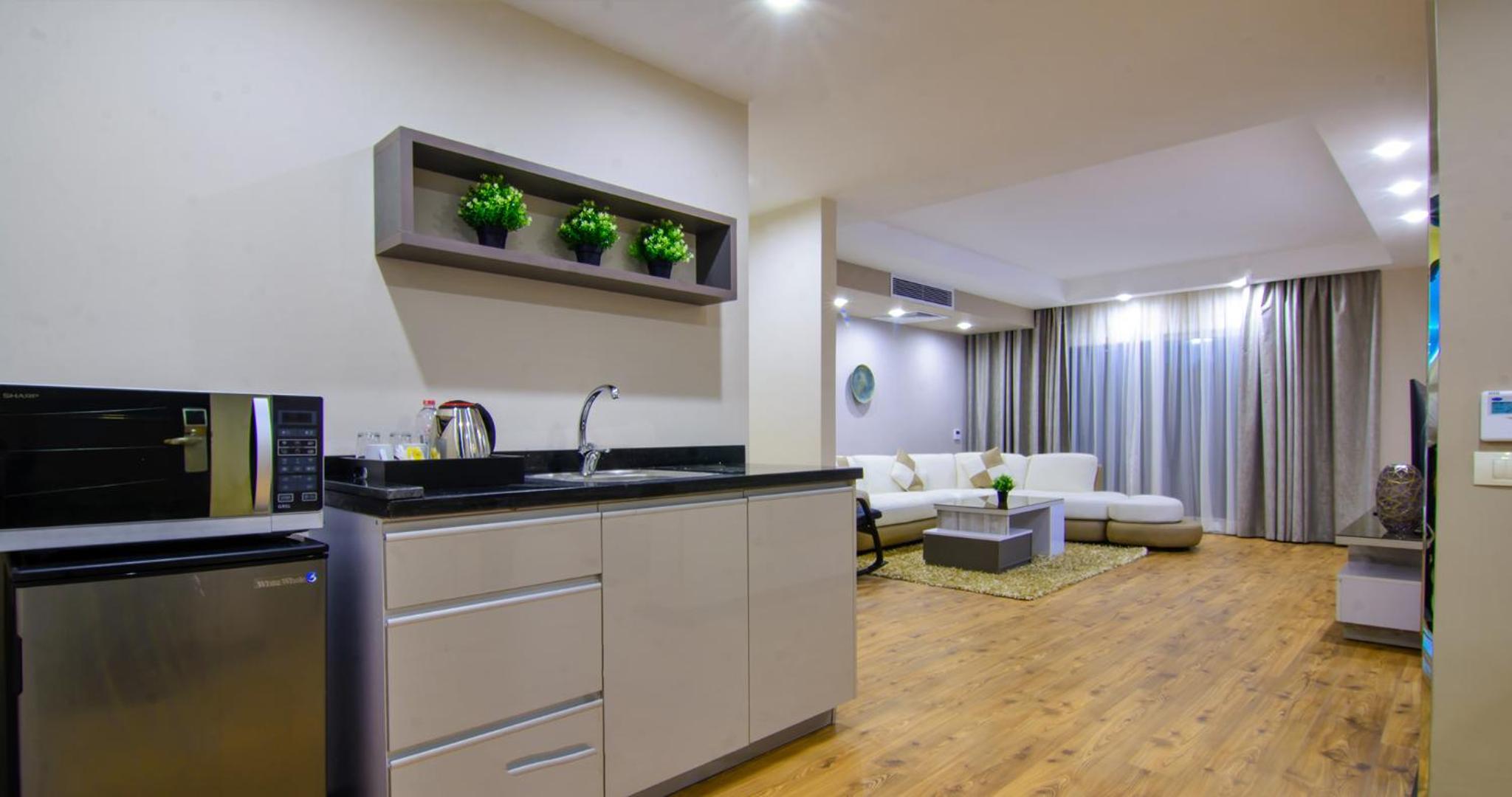 Apartment With Pool View - Photo 3