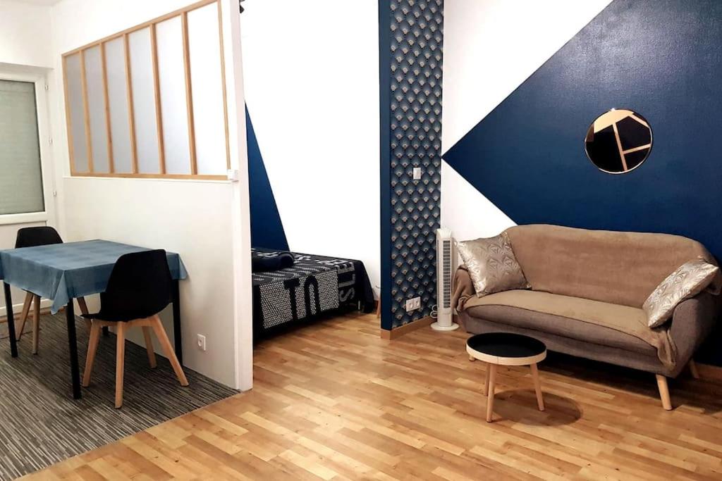 Studio with Balcony photo 1