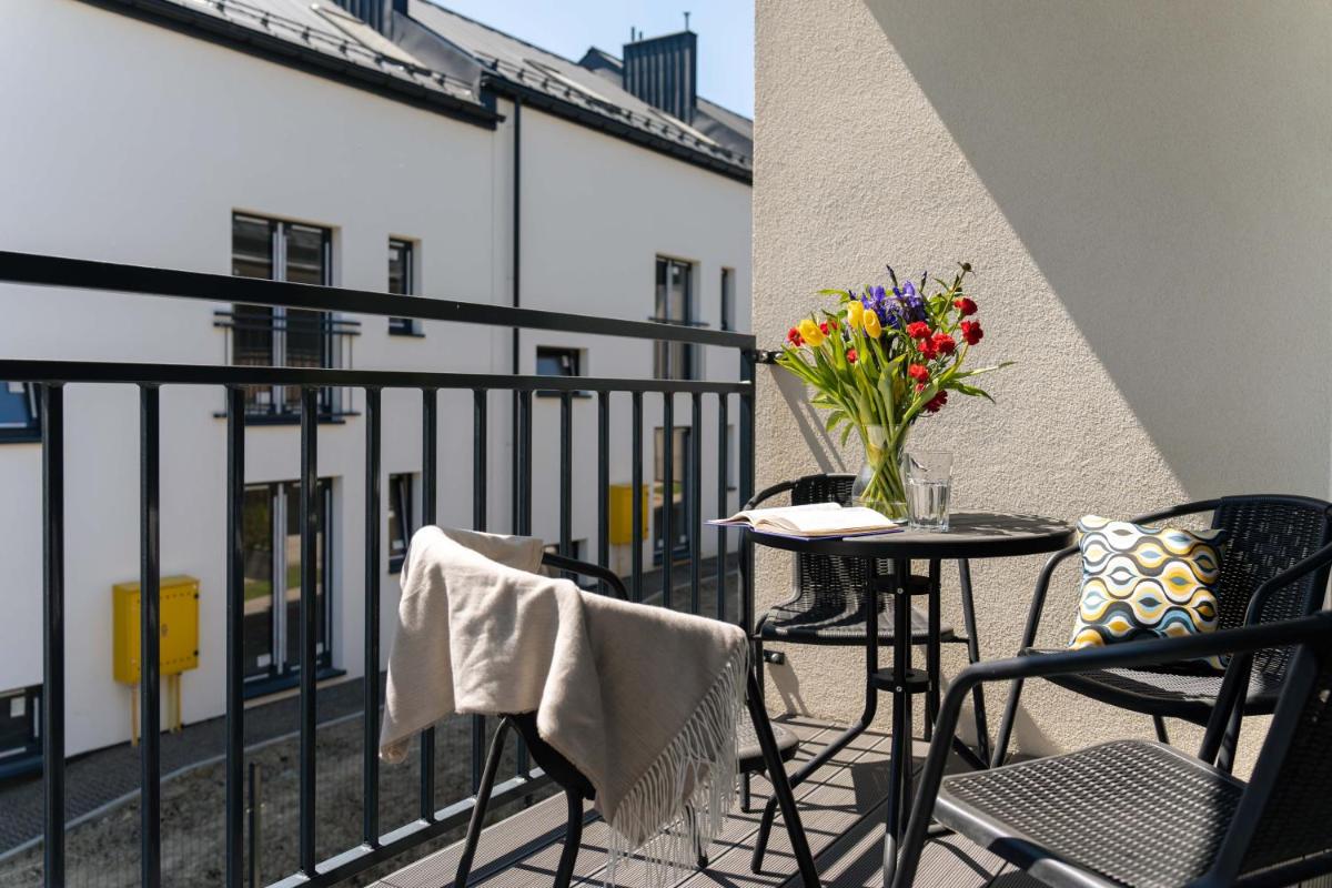 Apartment with Balcony - Photo 7
