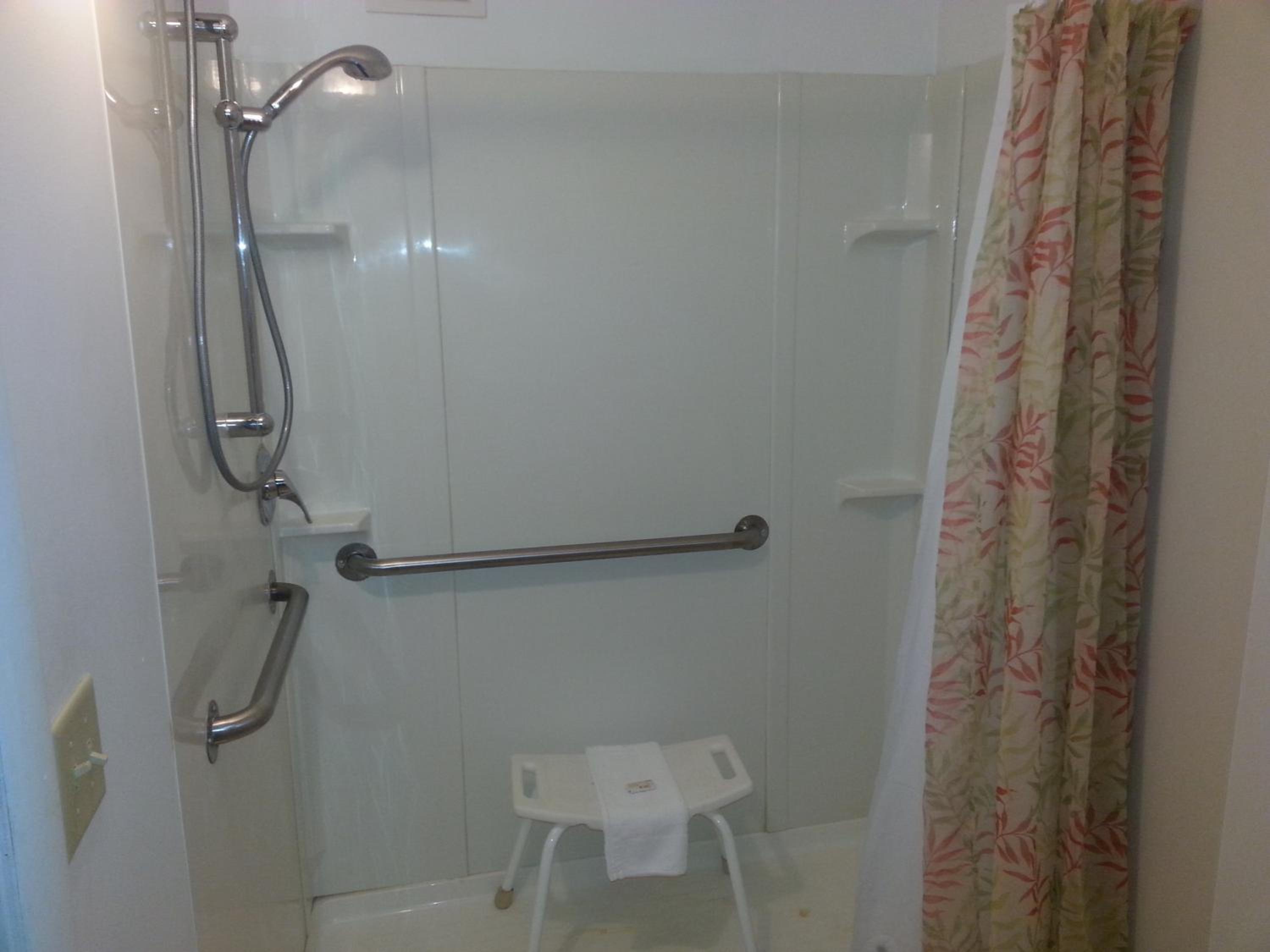 Queen Room - Disability Access photo 2