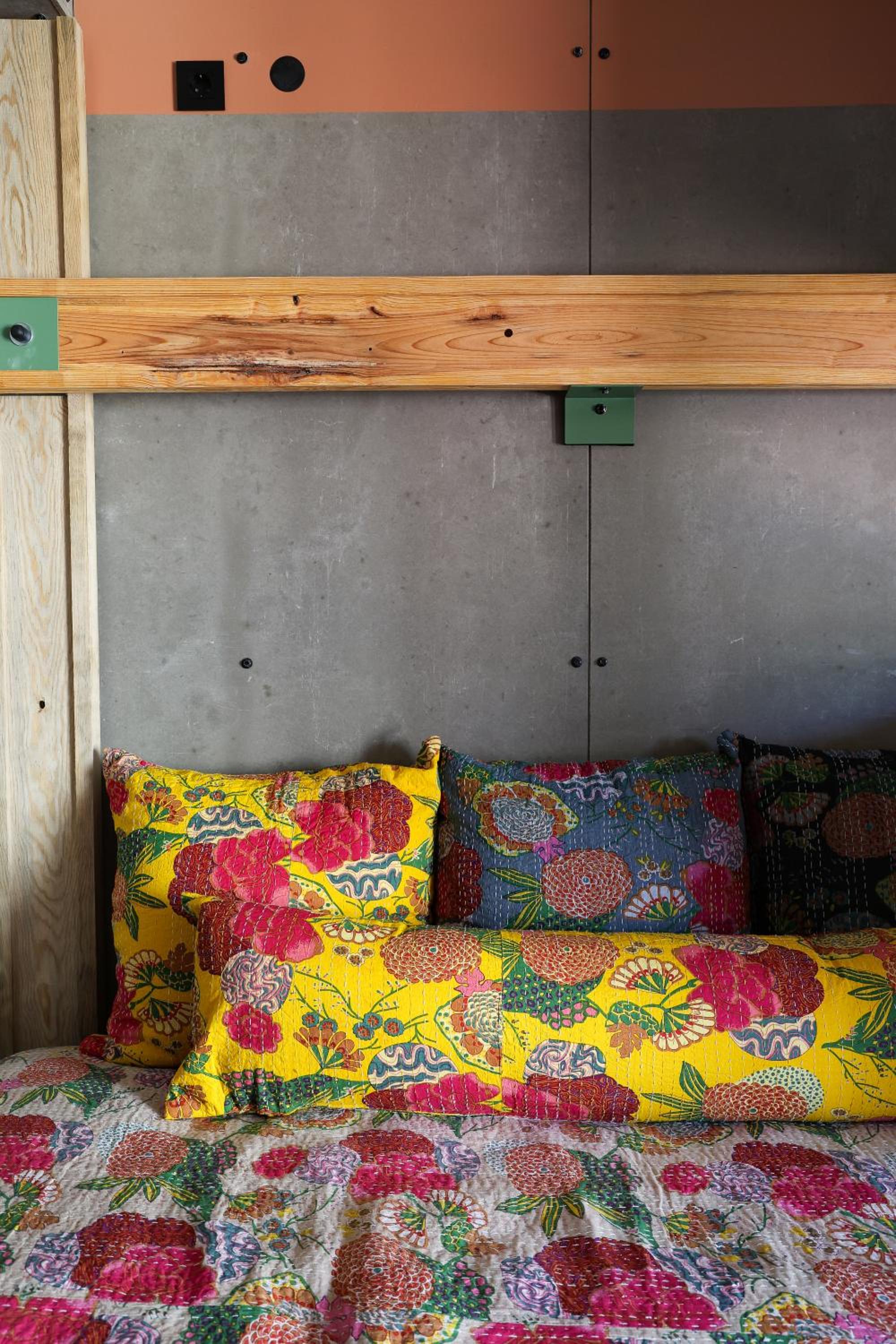 Standard Family Room thumbnail 6