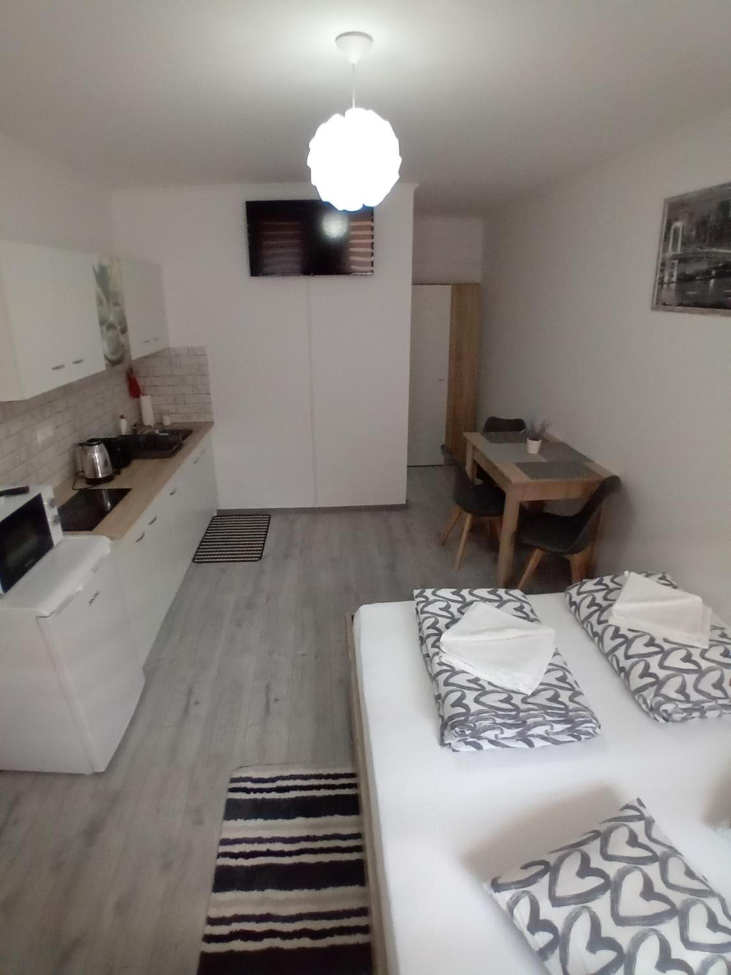 Deluxe Room - Photo 5