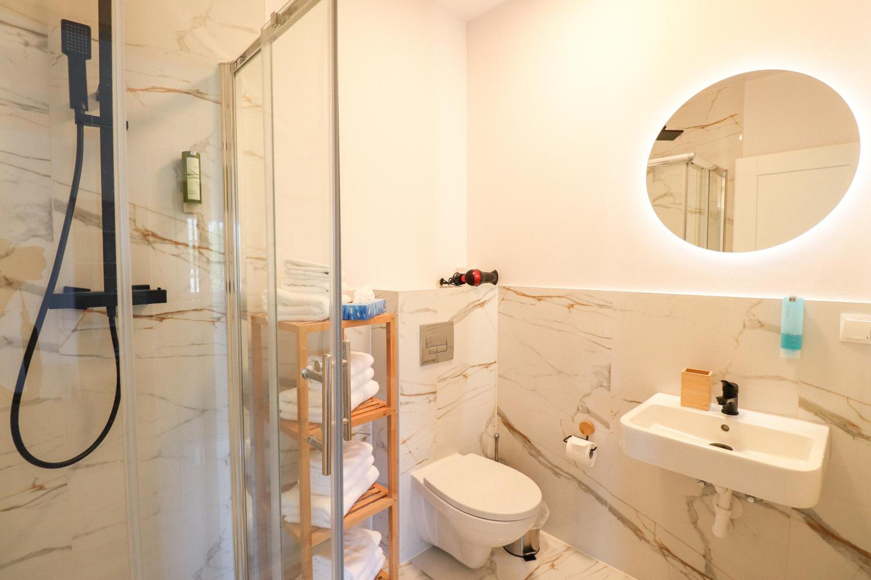 Family Room with Private Bathroom photo 3