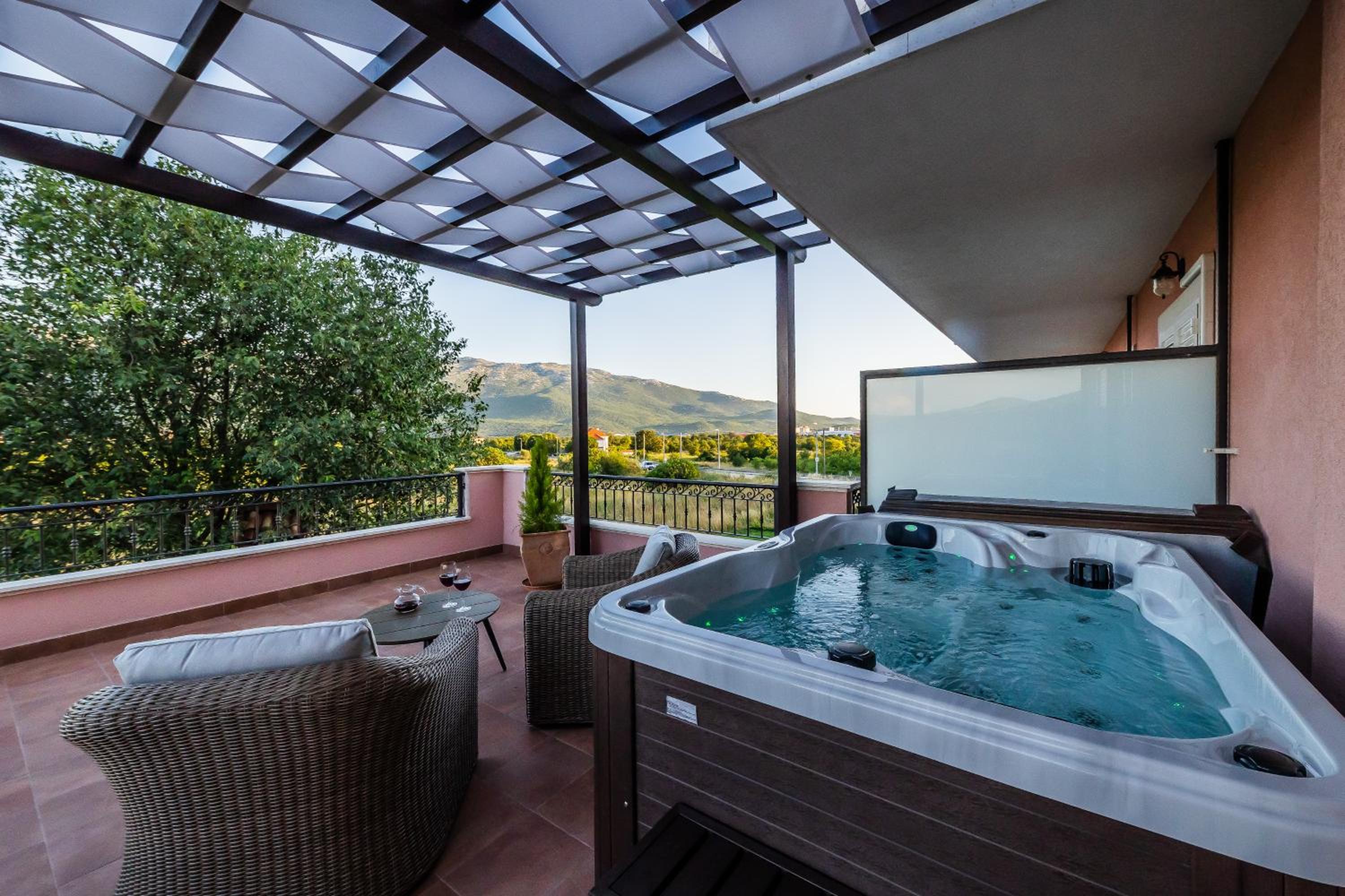King Room with Spa Bath photo 2