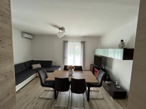 Apartment with Sea View - Photo 9