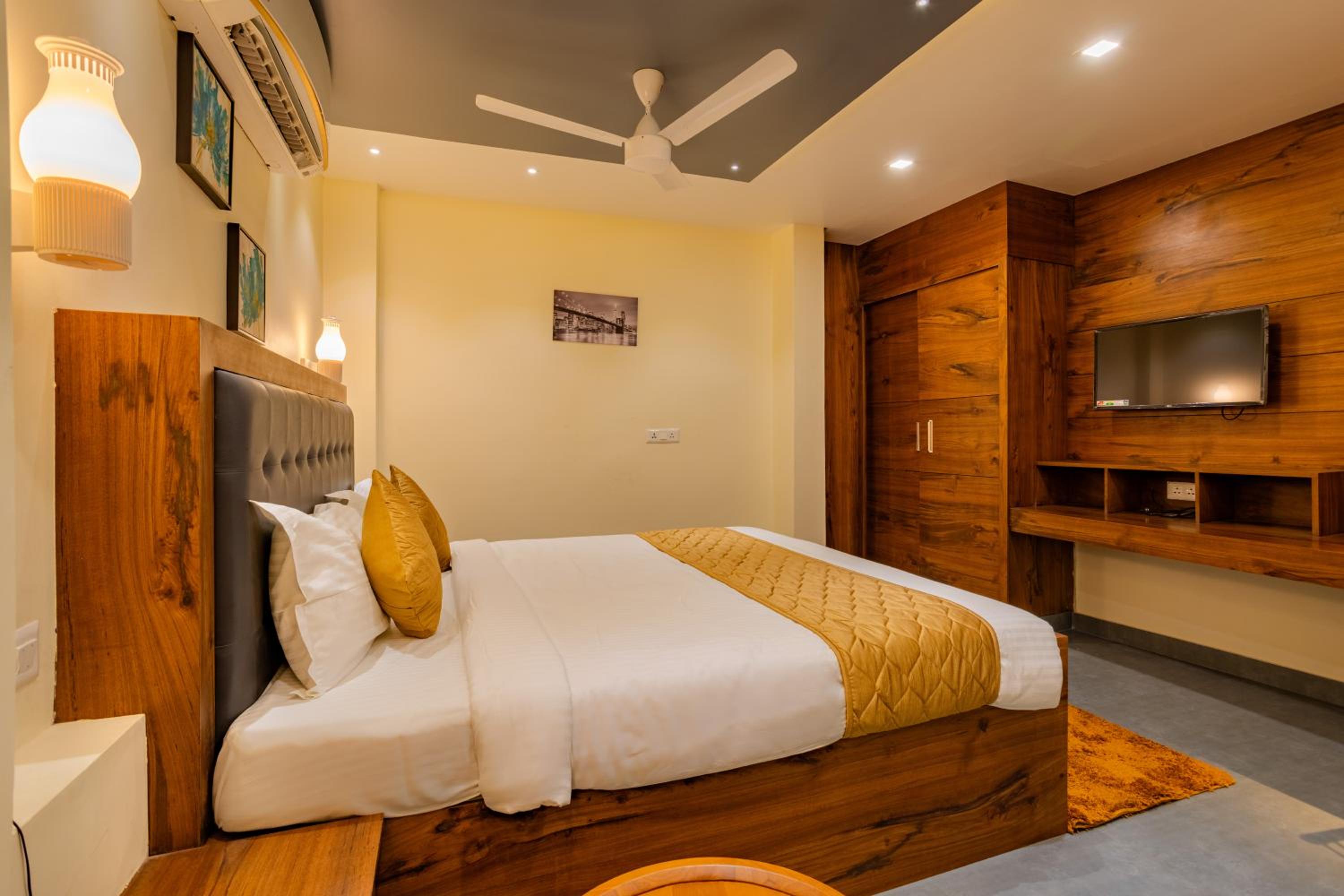 Superior King Room - Photo 3