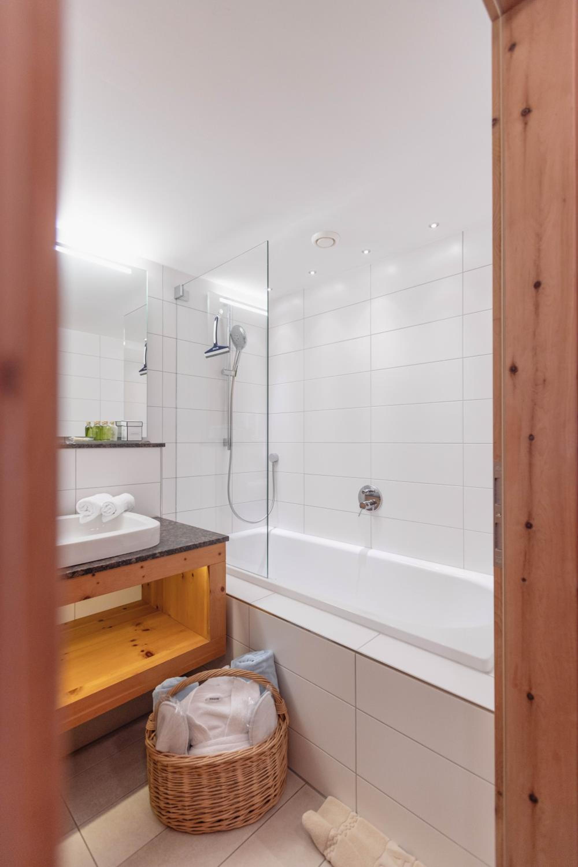 Superior Double Room with Balcony - Photo 12
