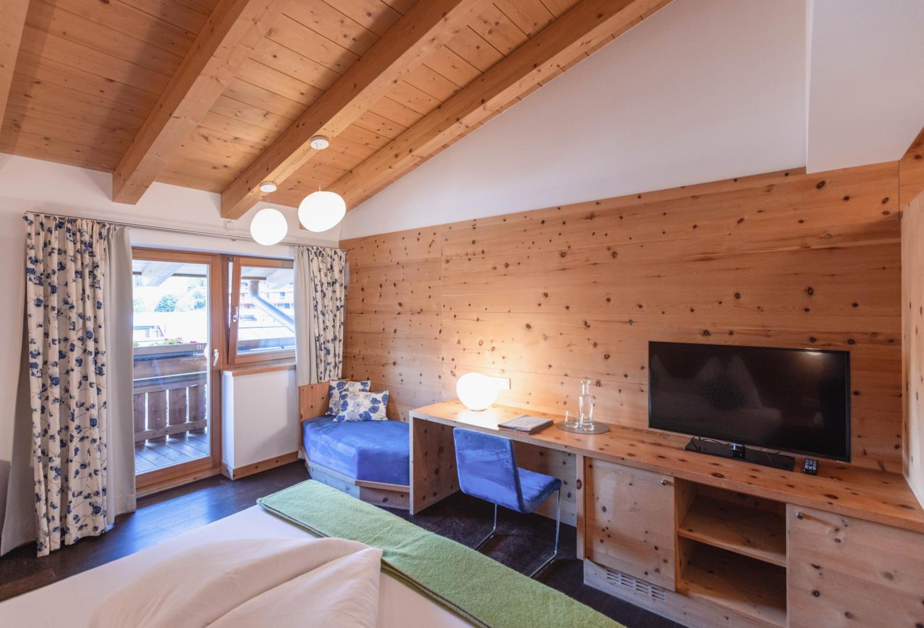 Superior Double Room with Balcony - Photo 8