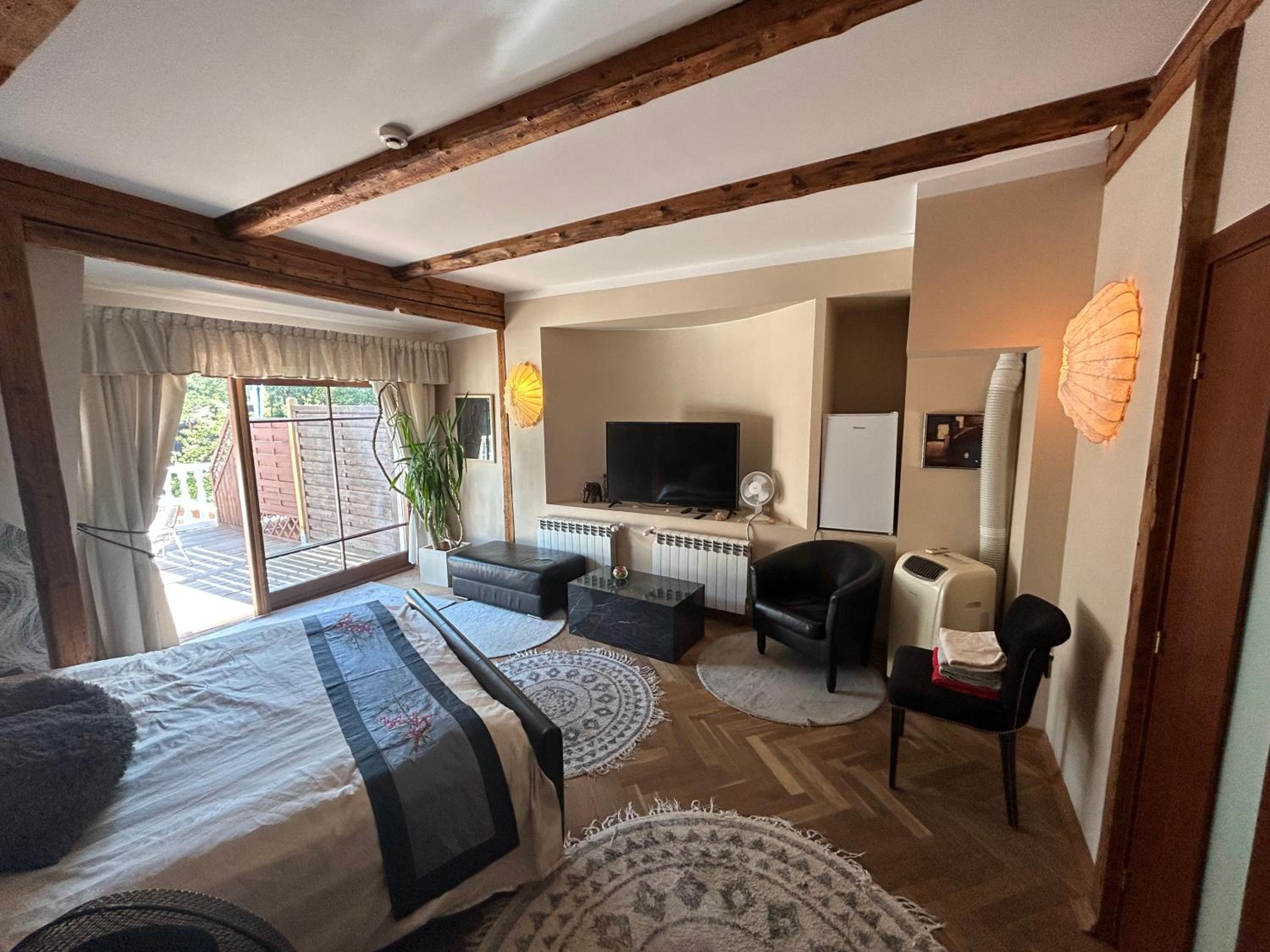 Deluxe Double Room with Balcony photo 3