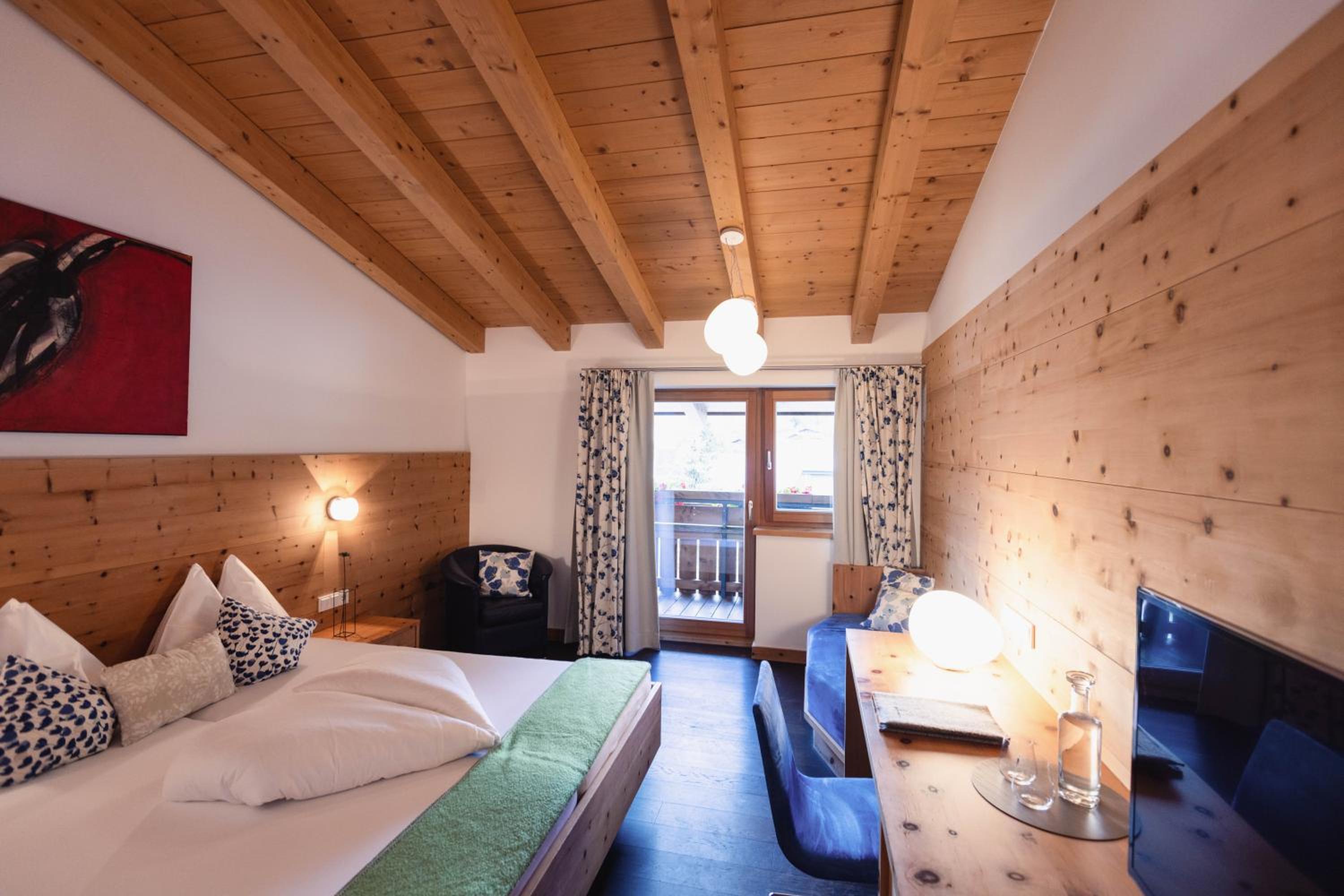Superior Double Room with Balcony - Photo 9
