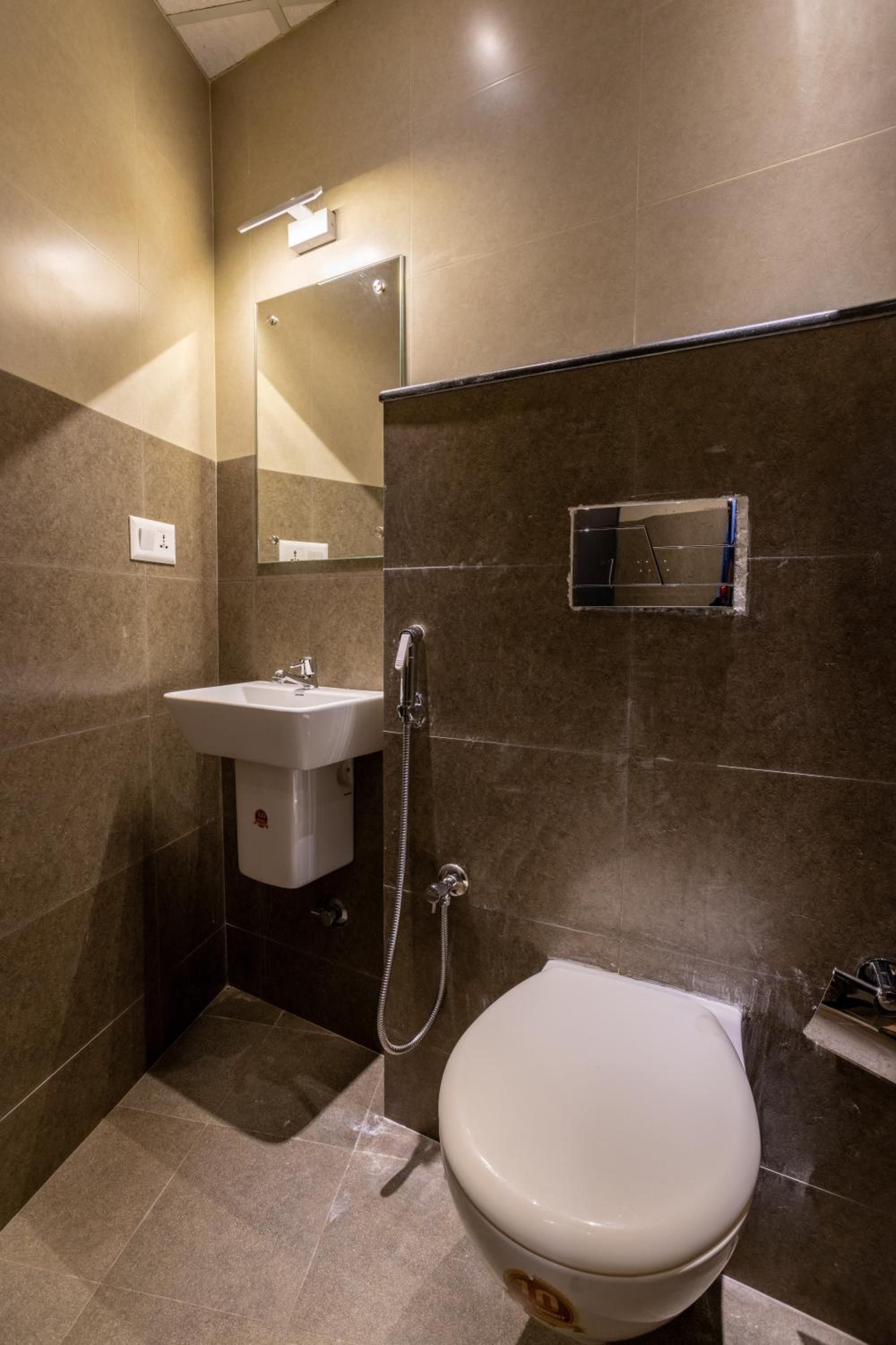 Superior King Room - Photo 6