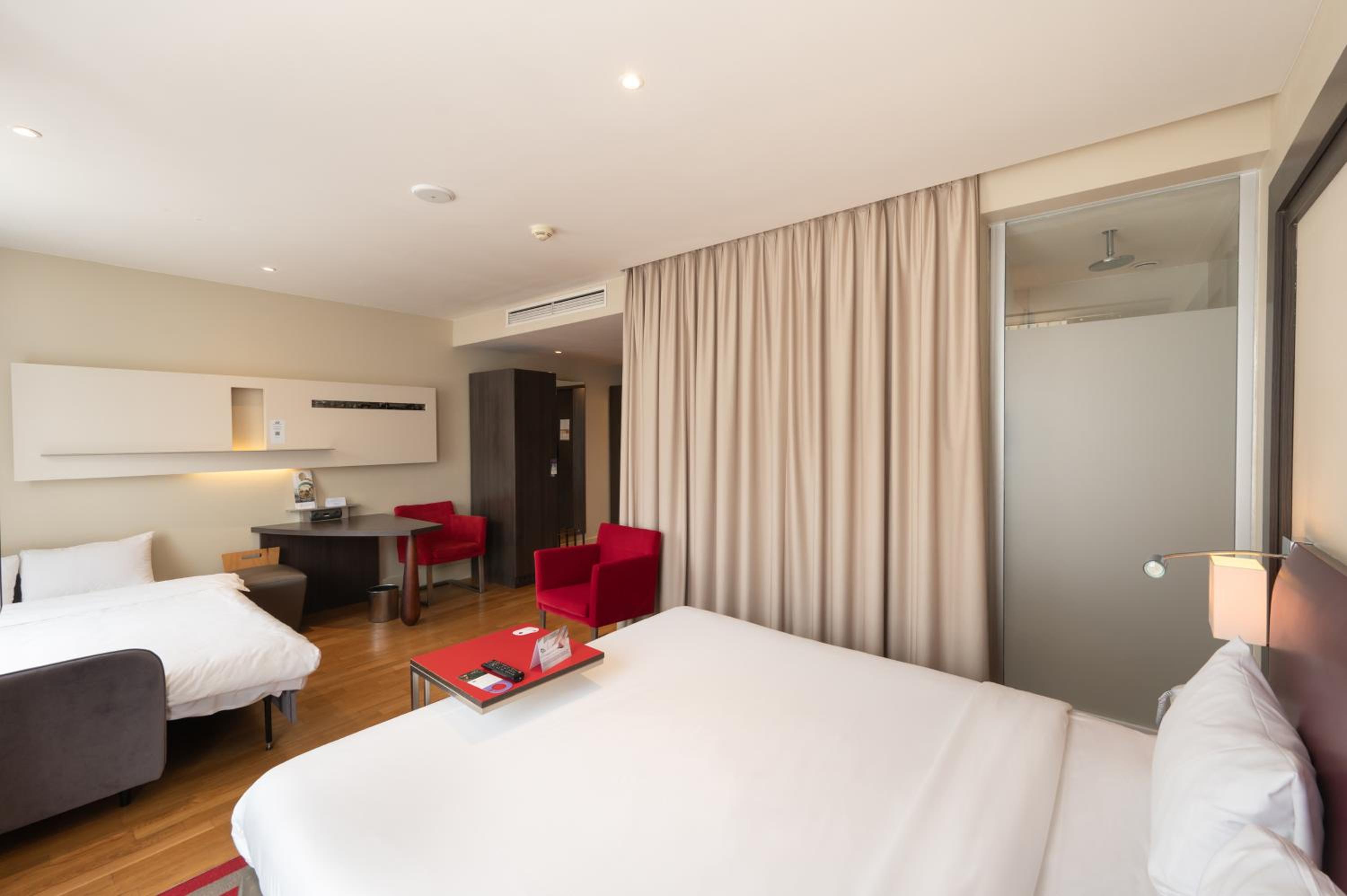 Superior Room with One King Bed and Sofa - Photo 2