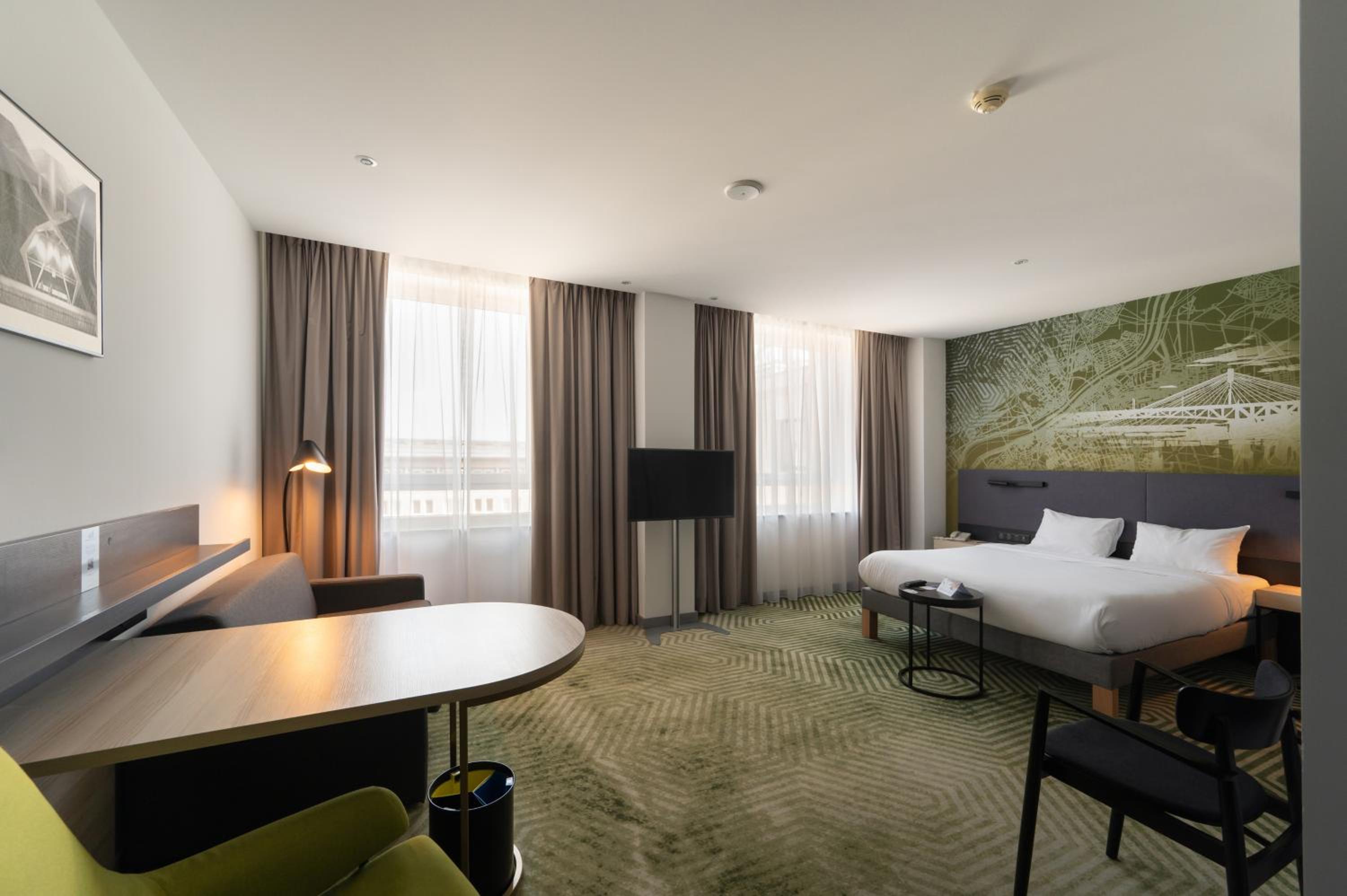 Superior Room with One King Bed and Sofa - Photo 3