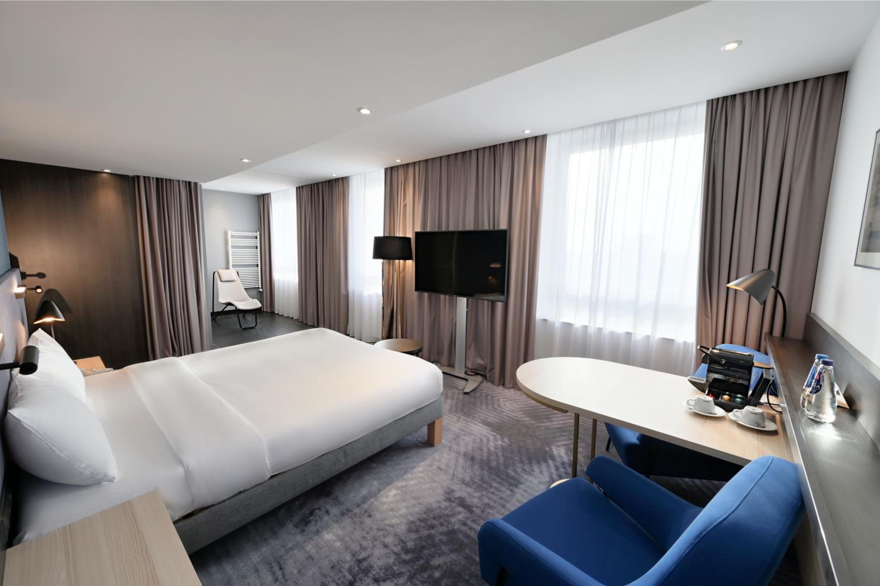 Junior Queen Suite - Photo 7