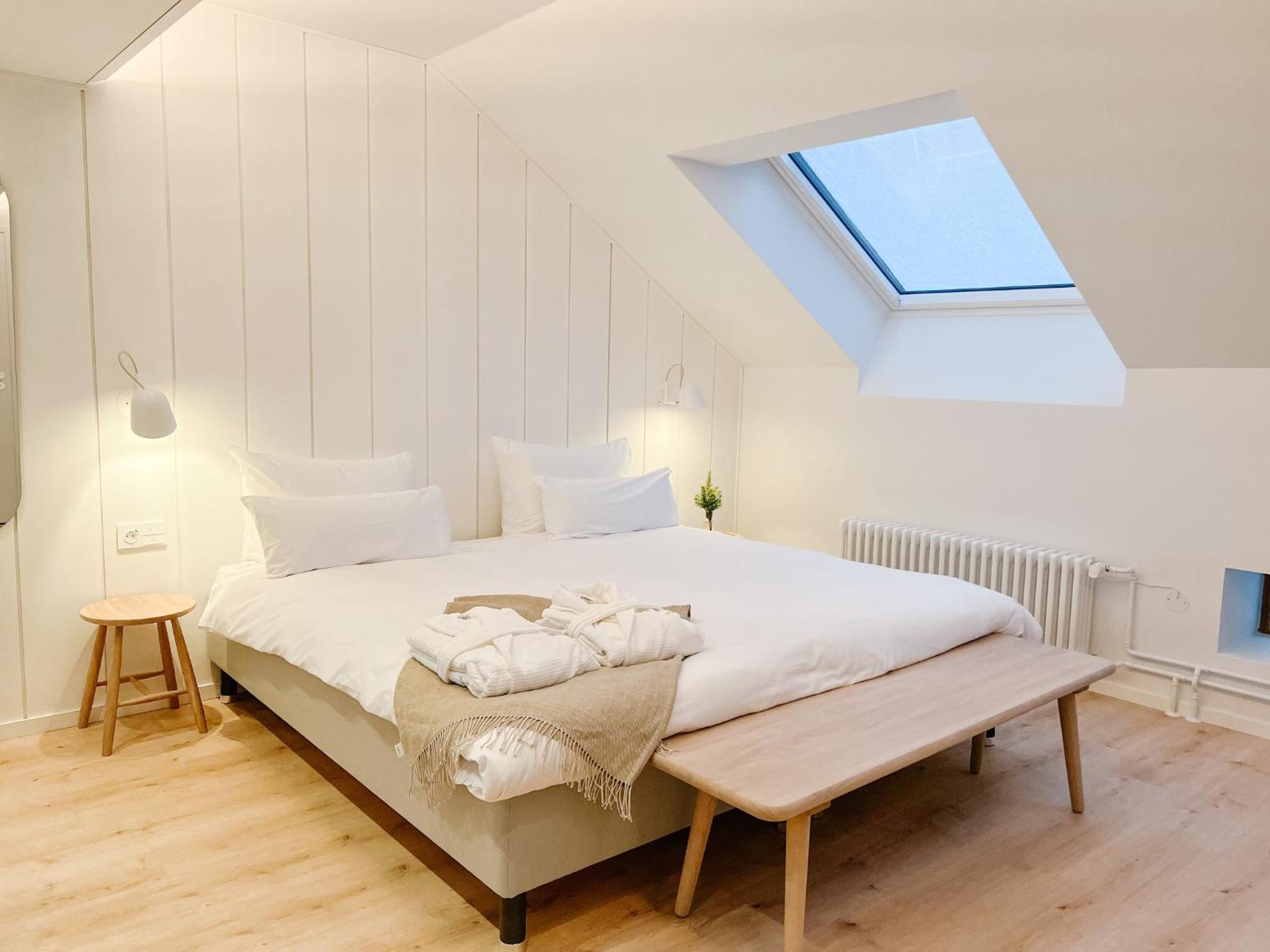 Beach House Sky View Junior Suite with Water and Sauna center access