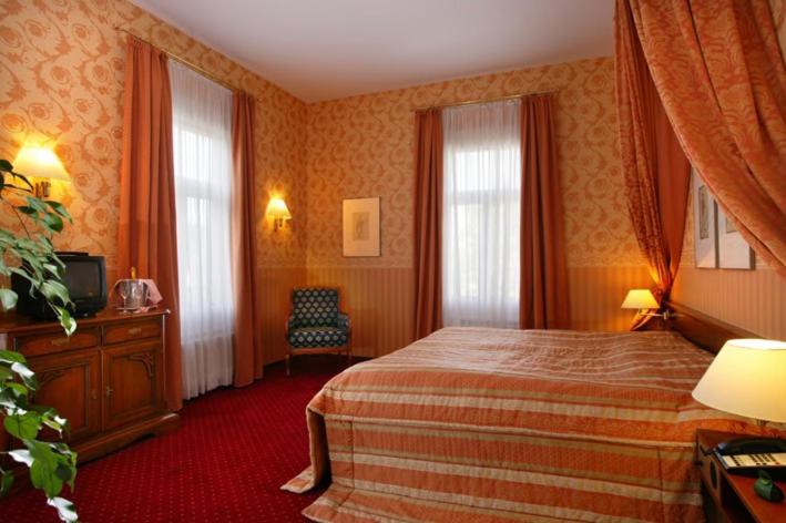Suite - Photo 1