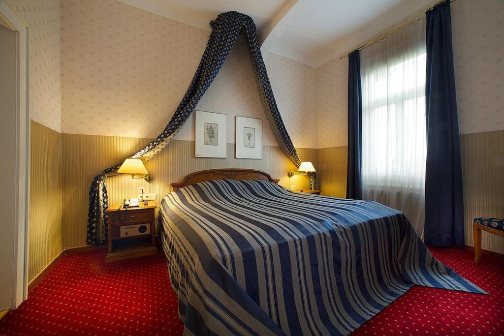 Large Double Room - Photo 4