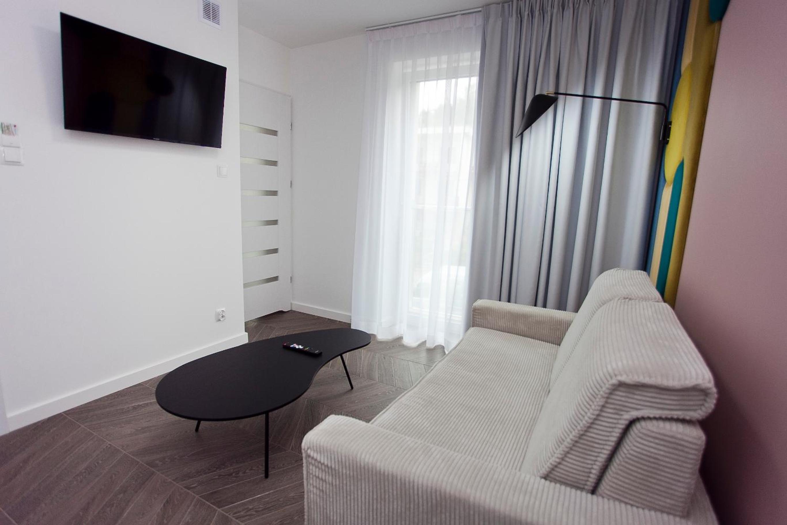 Suite - Photo 1