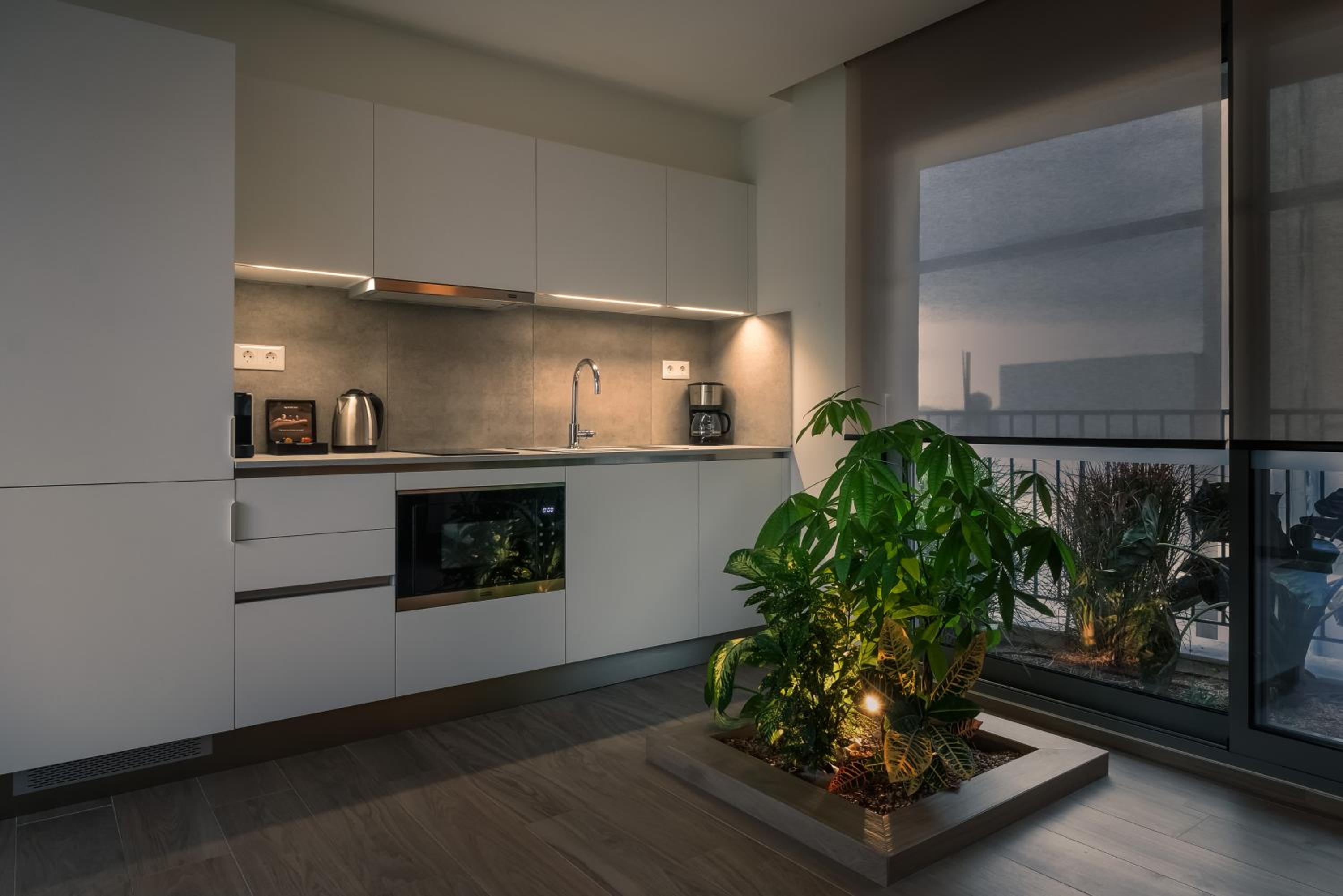 One-Bedroom Roof top Apartment with terrace photo 2
