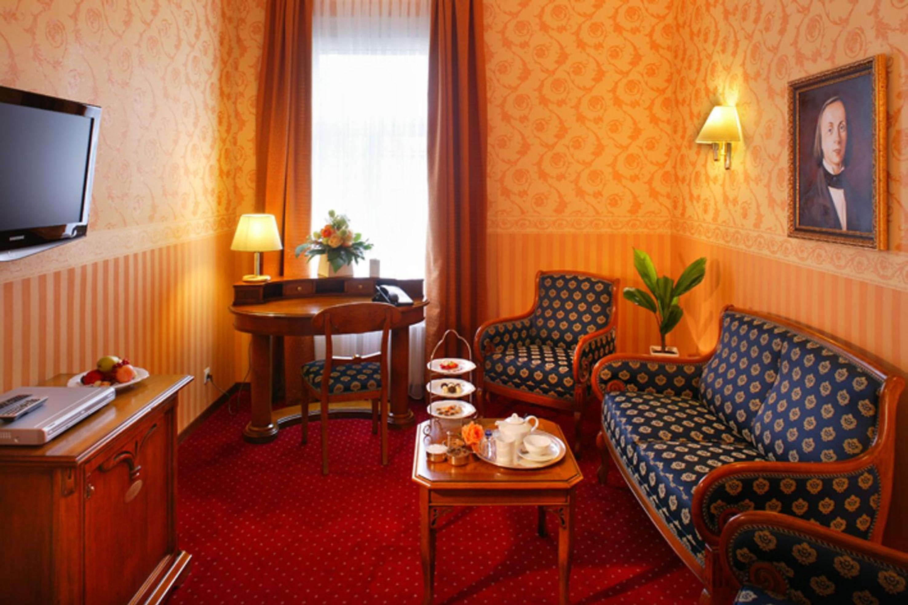Suite - Photo 8
