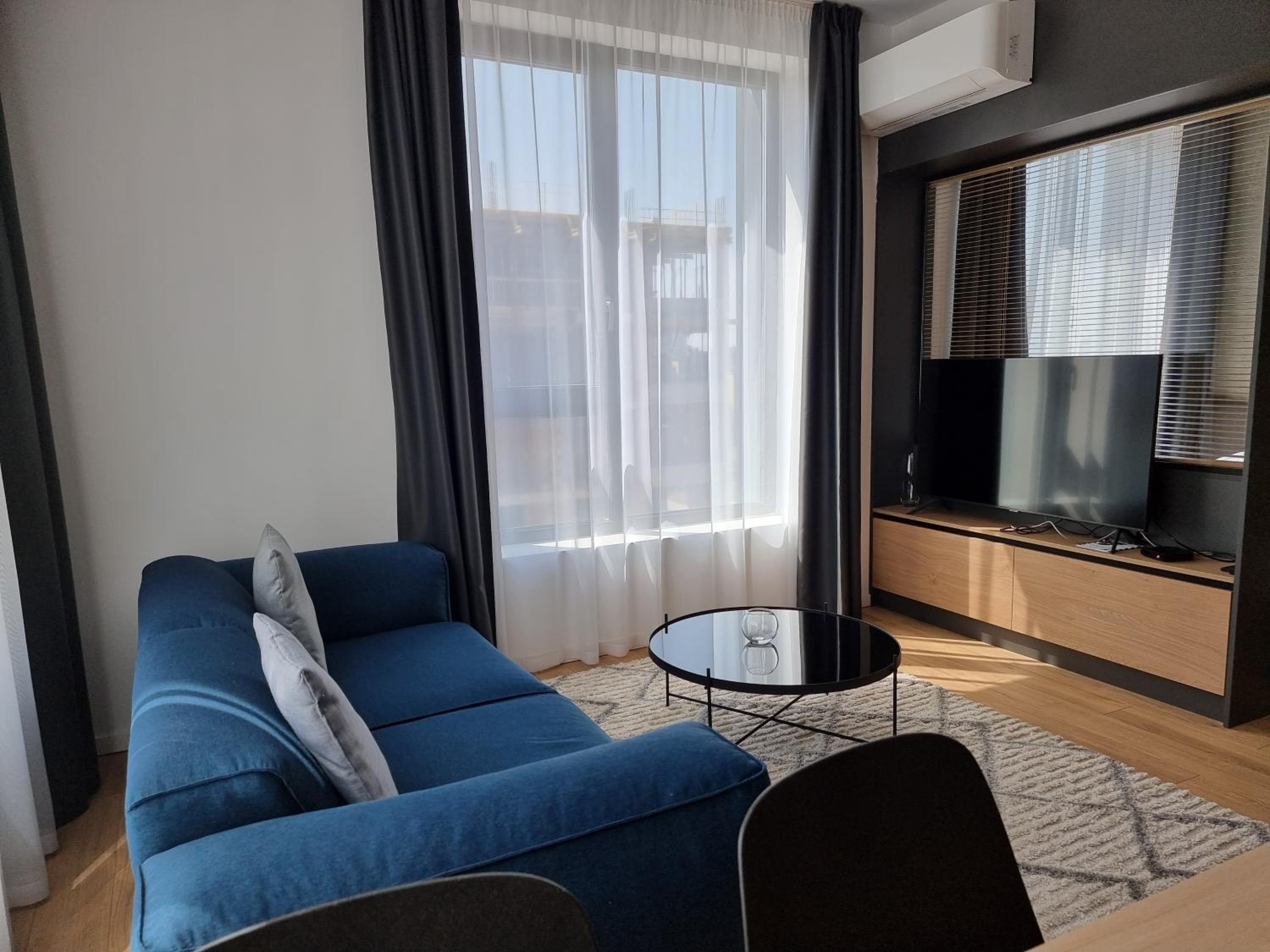 One-Bedroom Apartment photo 1