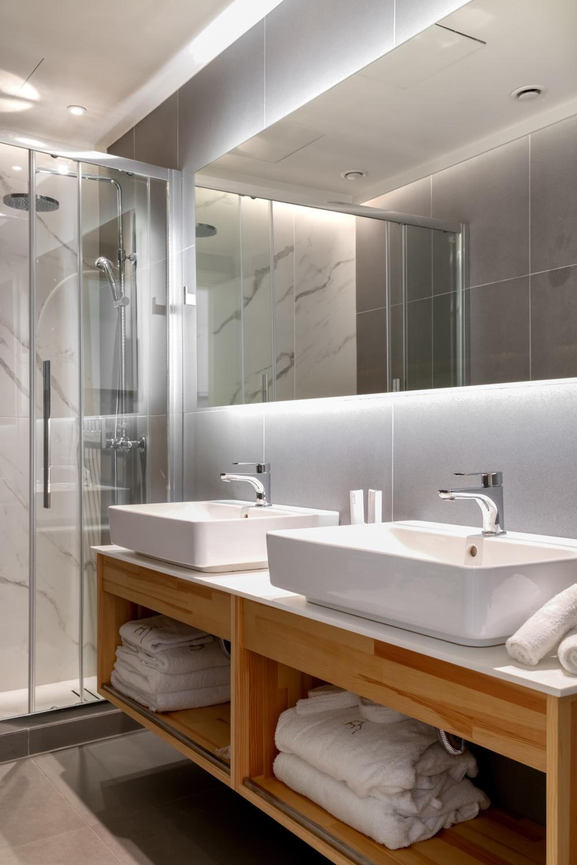 One-Bedroom Apartment with Private Garden and Hot Tub photo 3