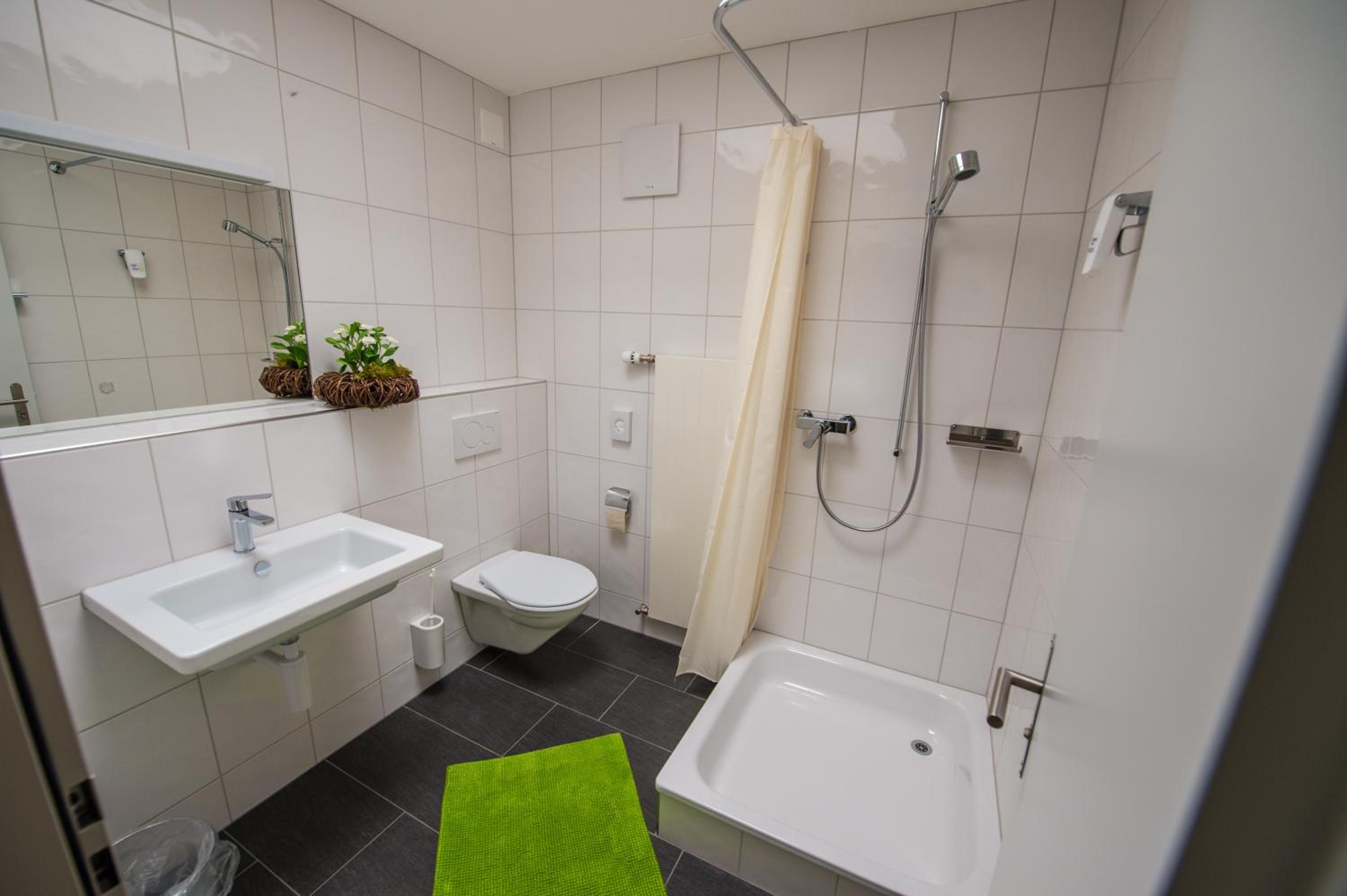Quadruple Room with Shower - Photo 6