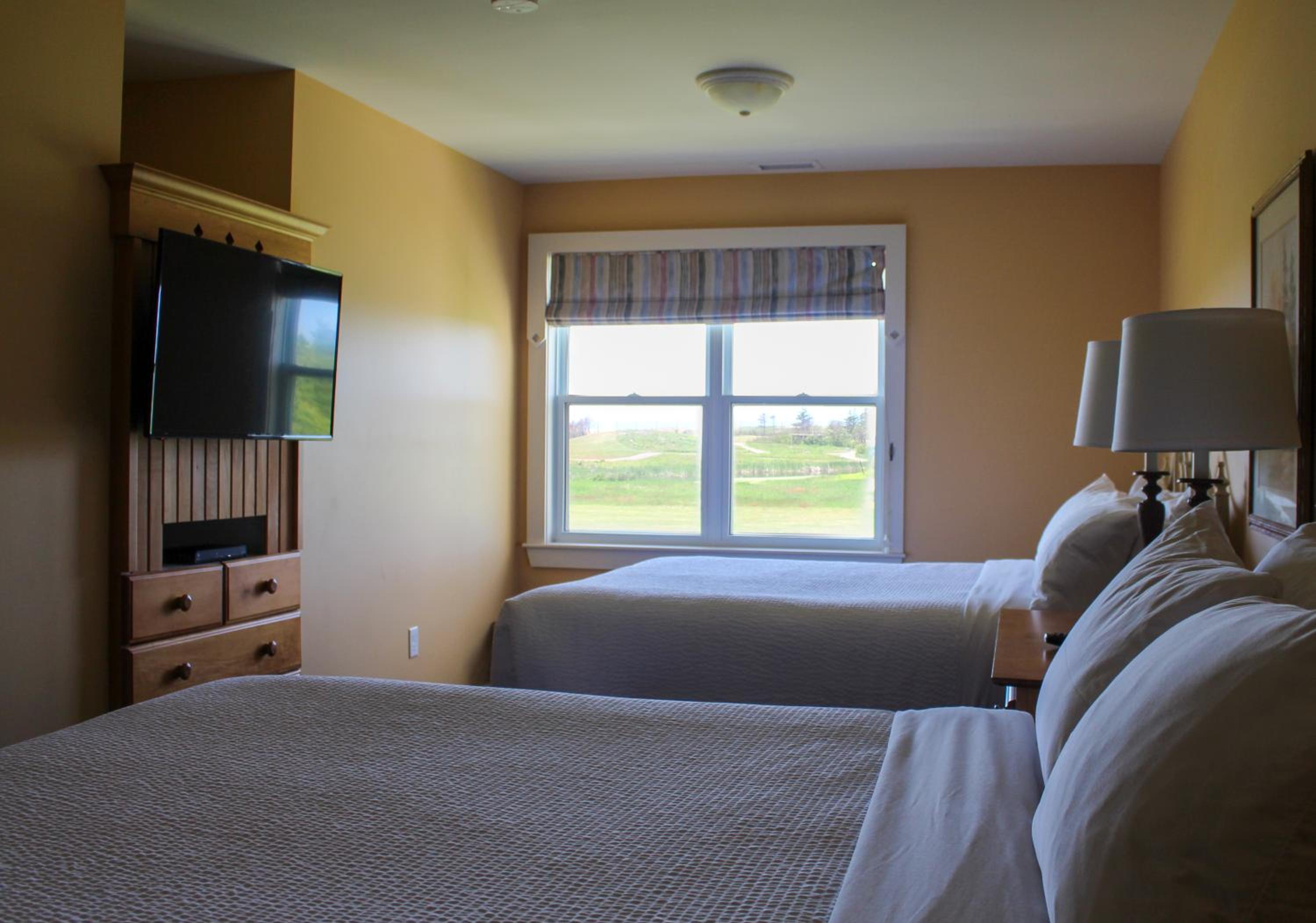 Two-Bedroom Cottage - Photo 3