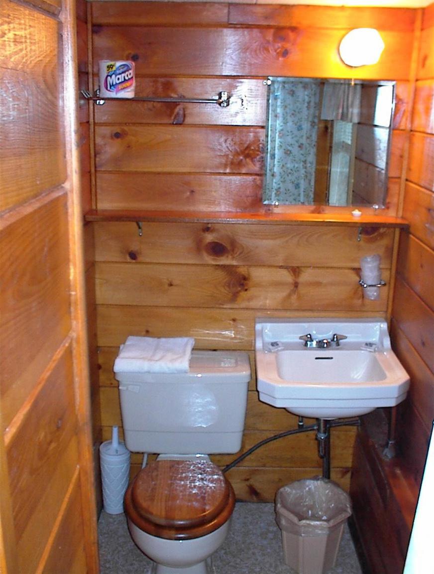 Deluxe Queen Suite photo 2