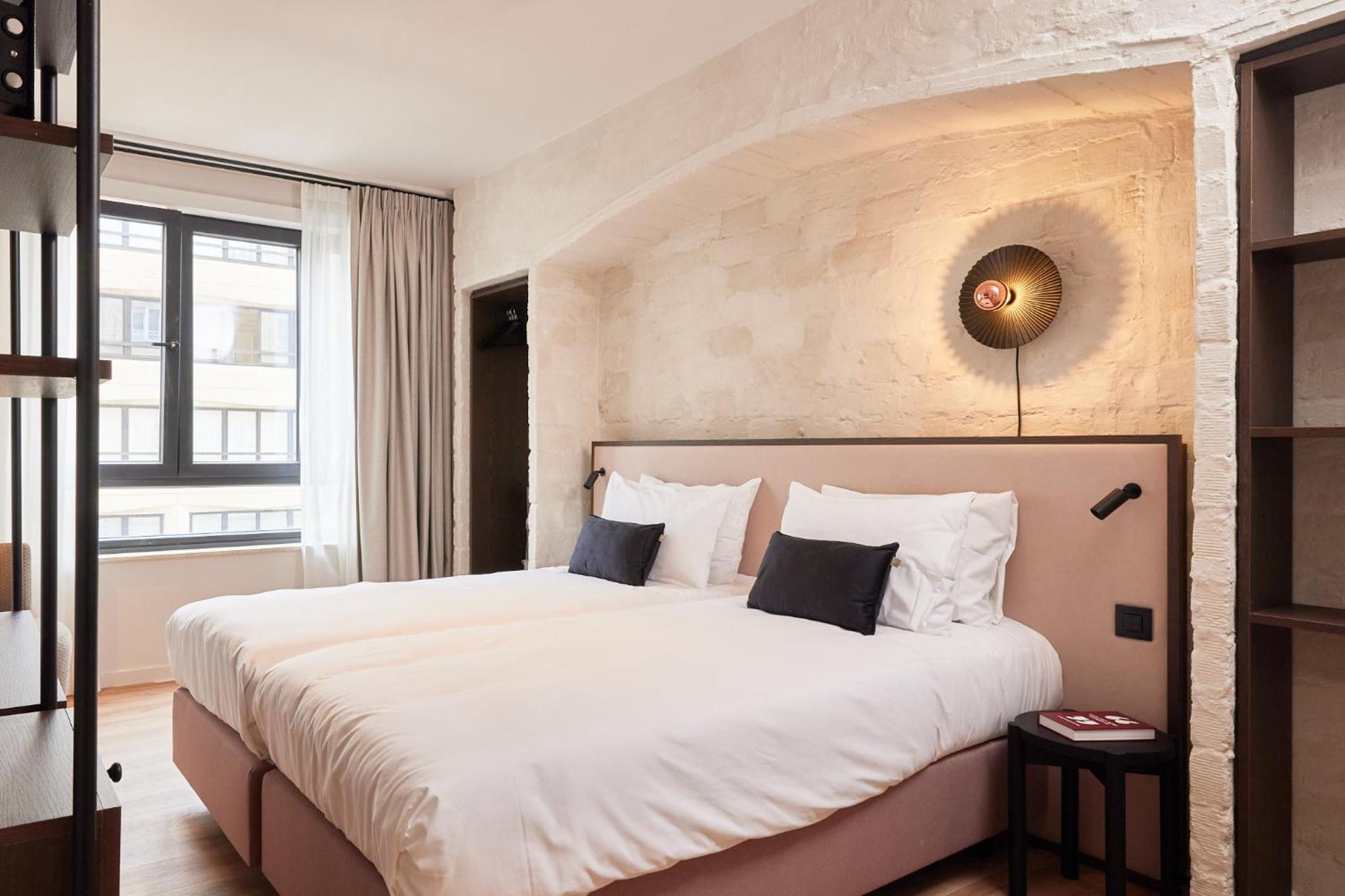 Comfort Room Front