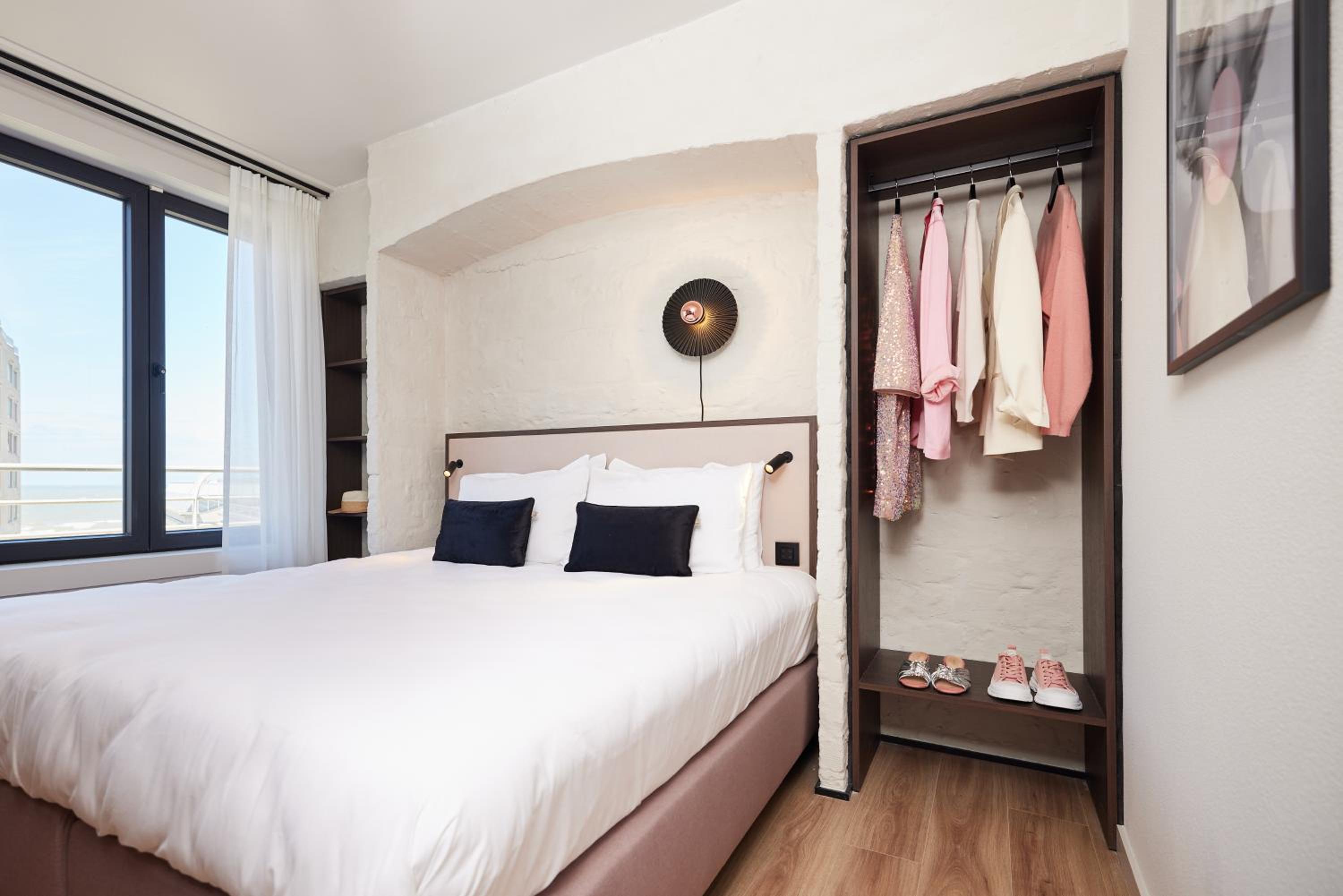 Balcony Room