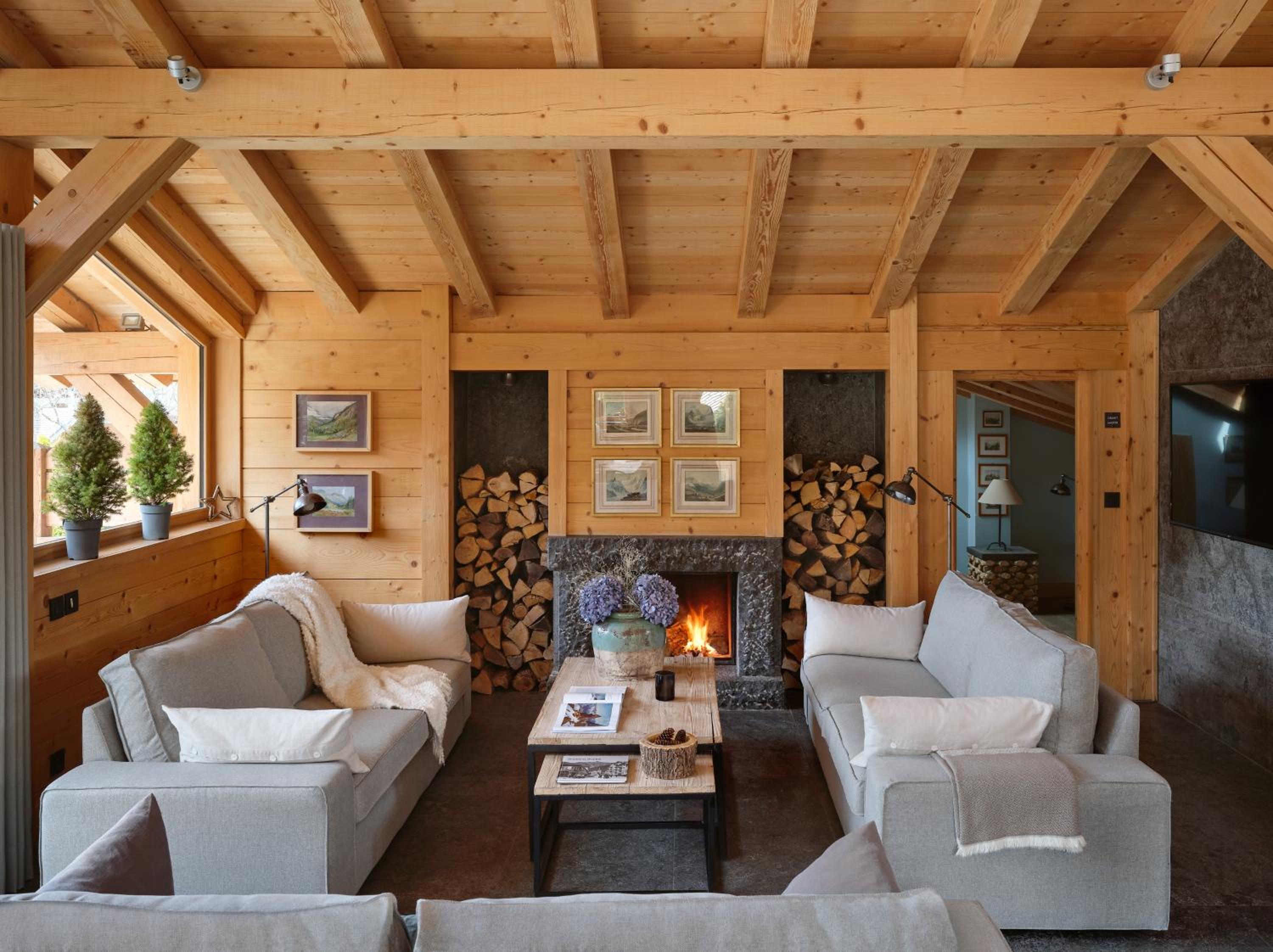 Nine-Bedroom Chalet photo 1