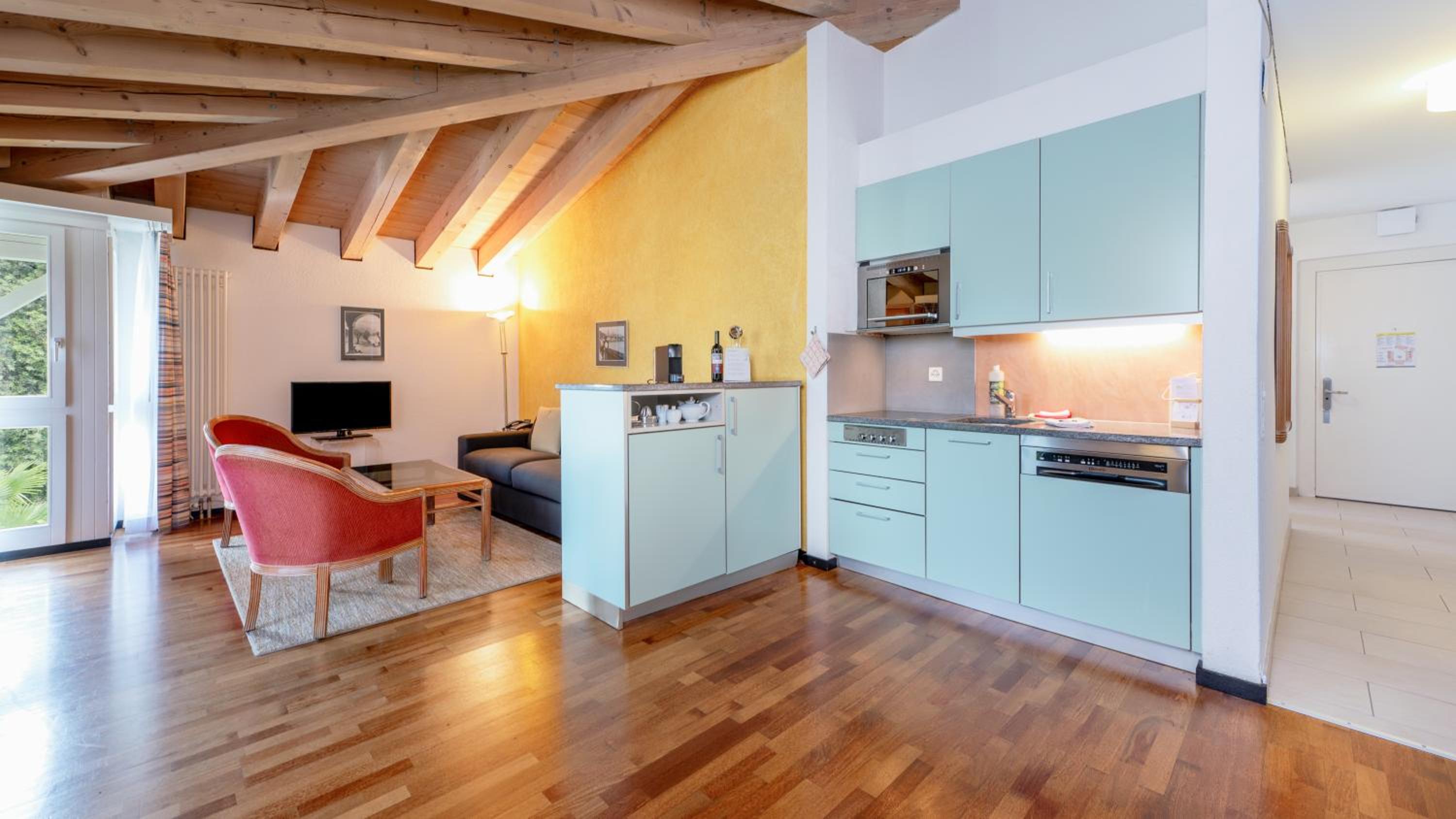 One-Bedroom Apartment - Photo 3