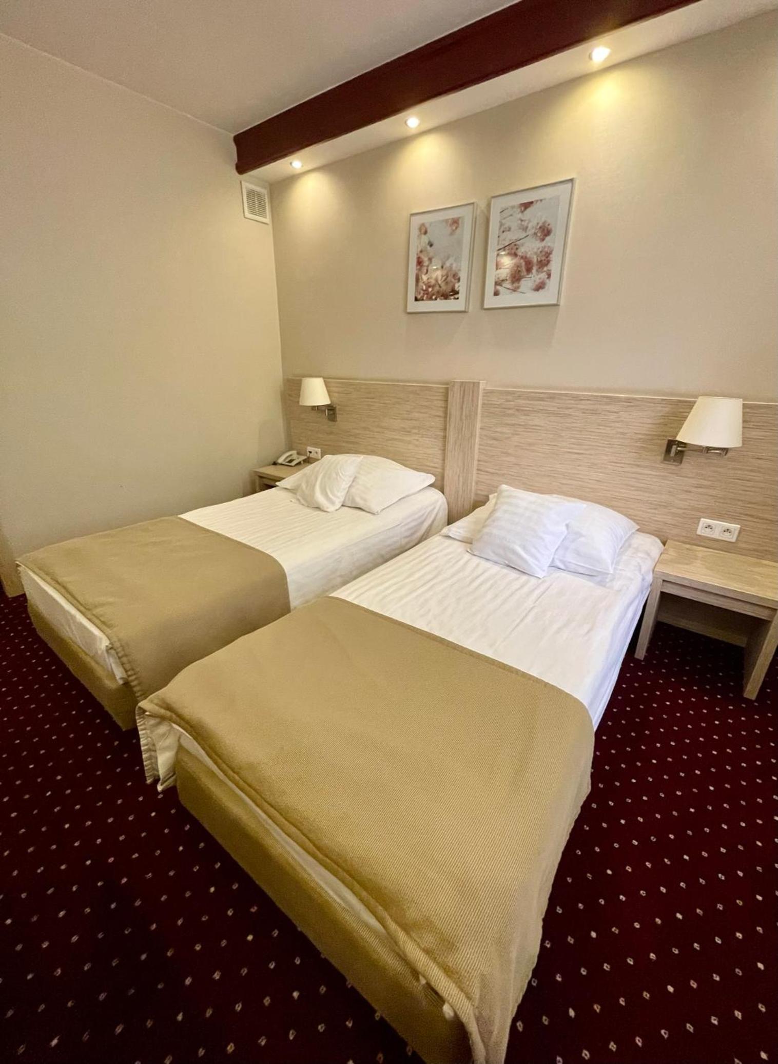Twin Room - Photo 1