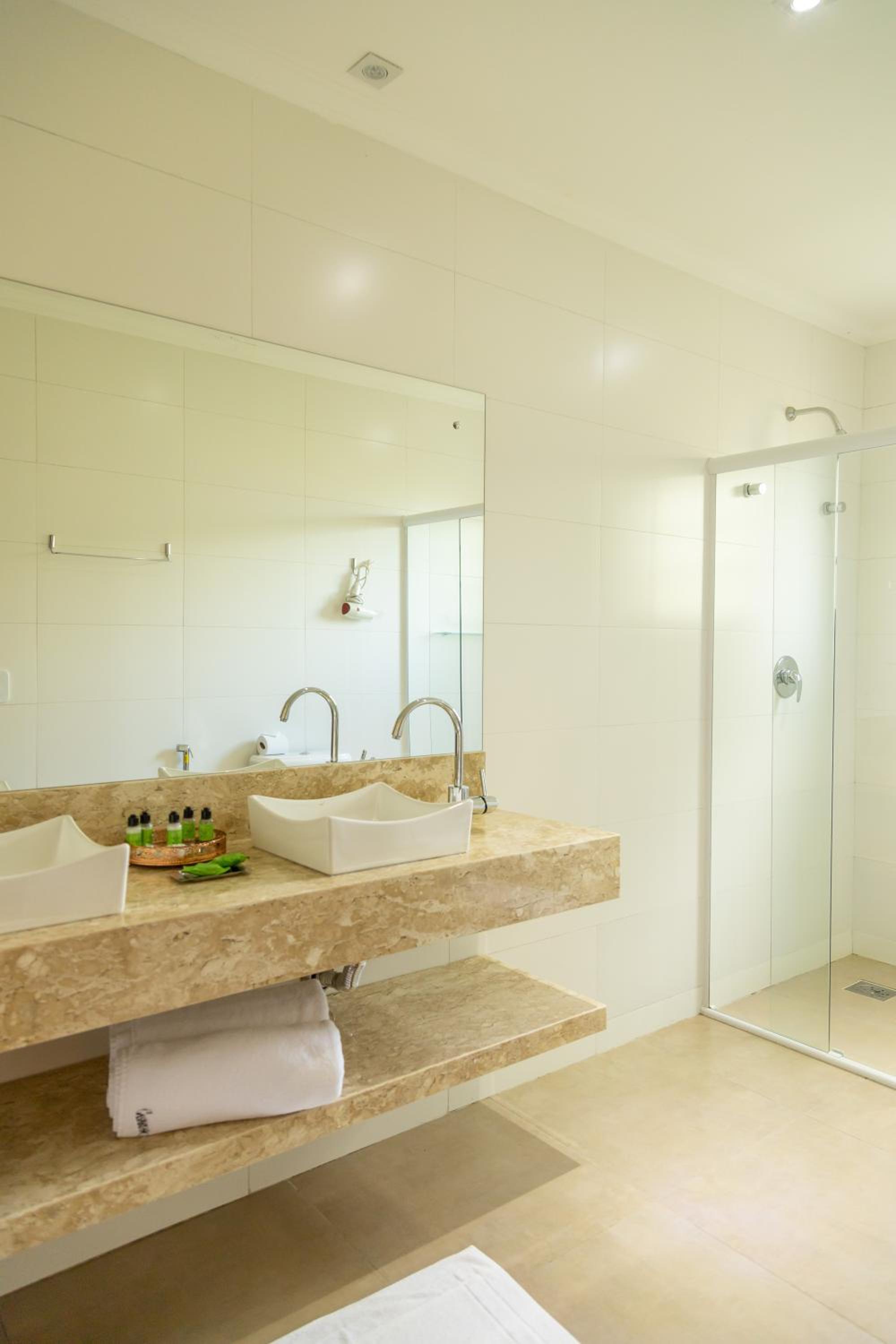 Standard Triple Room thumbnail 6