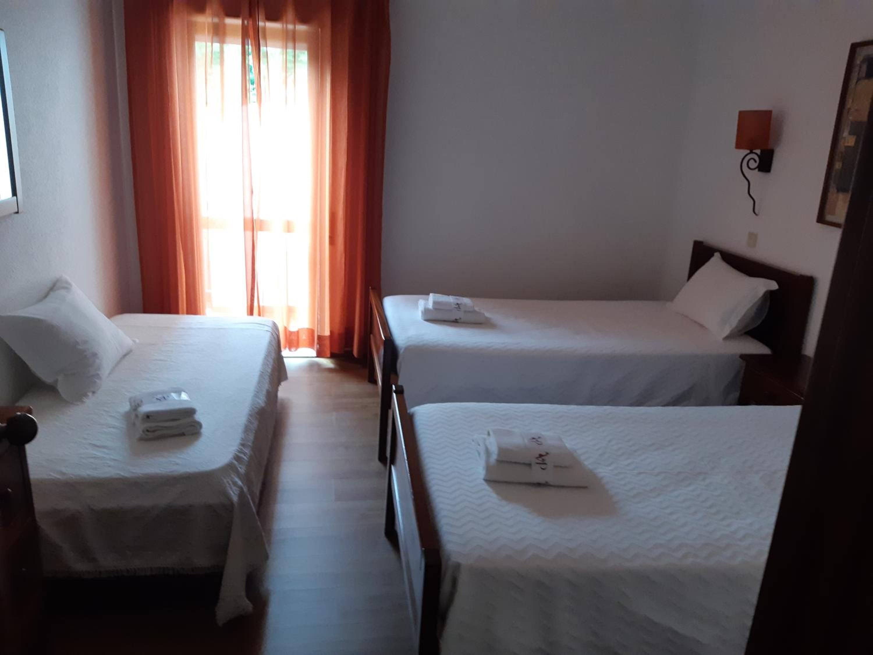 Triple Room with Balcony - Photo 2