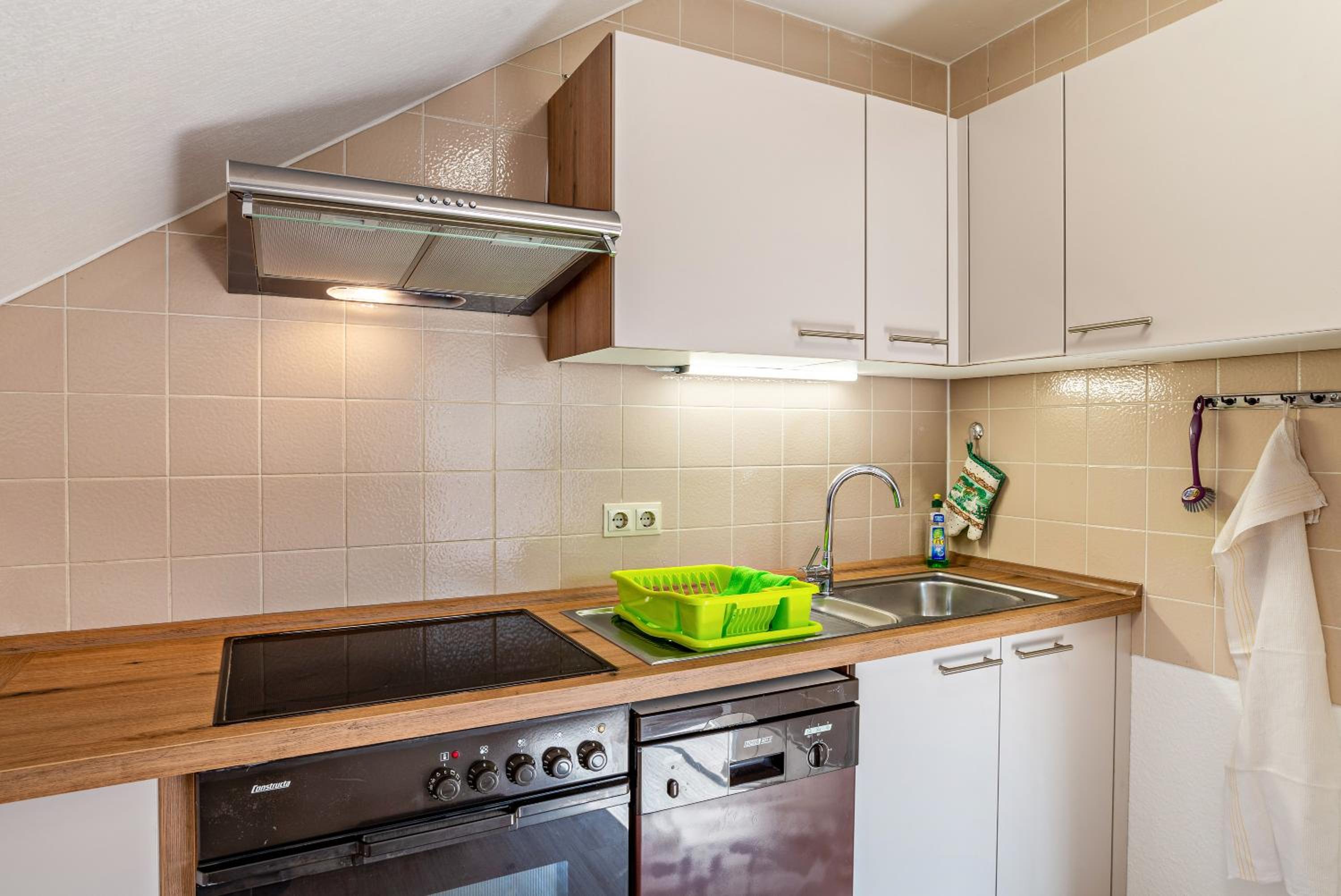 Two-Bedroom Deluxe Apartment with Garden View photo 2