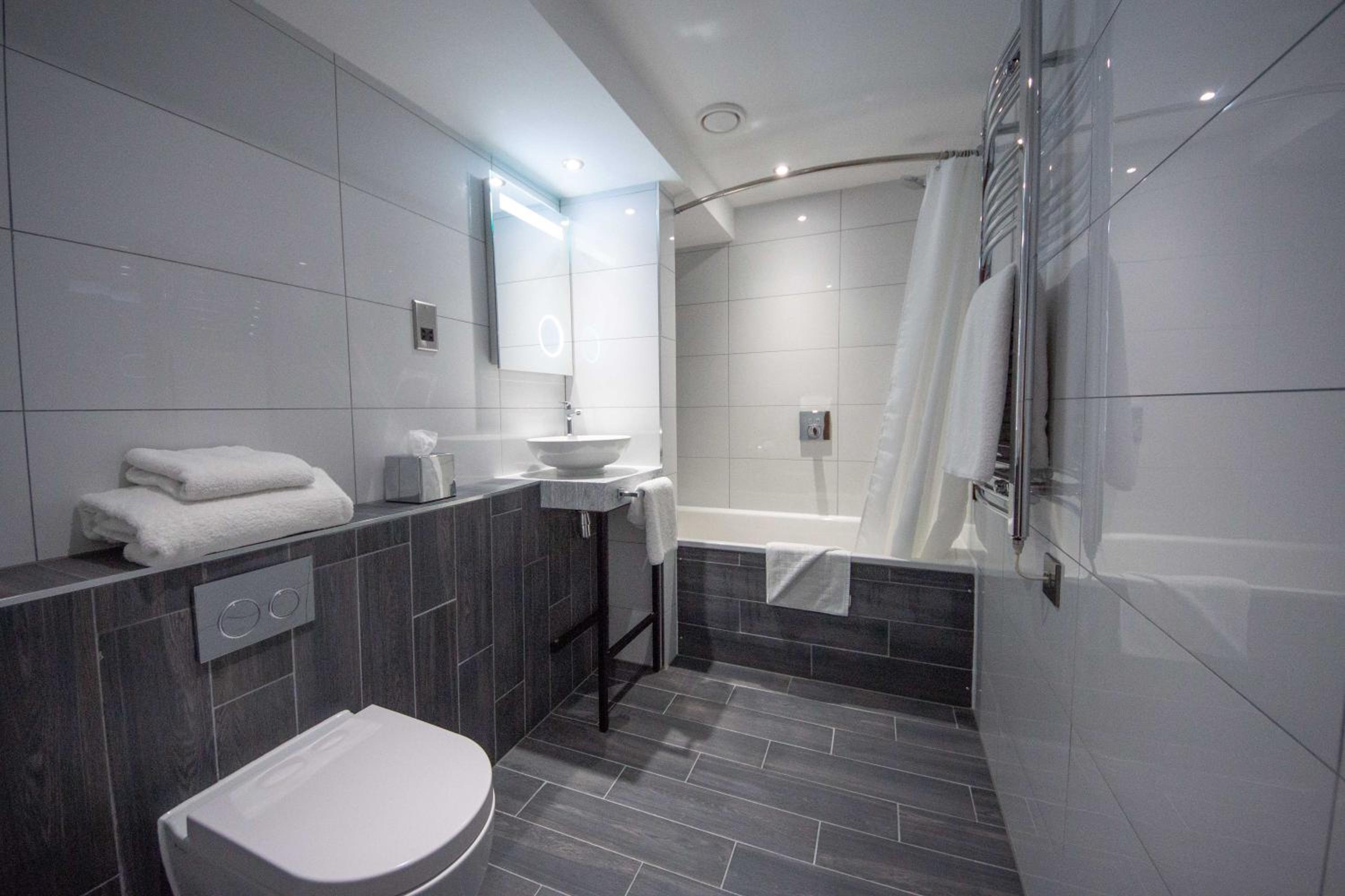 Executive King Room - Non-Smoking - Photo 6